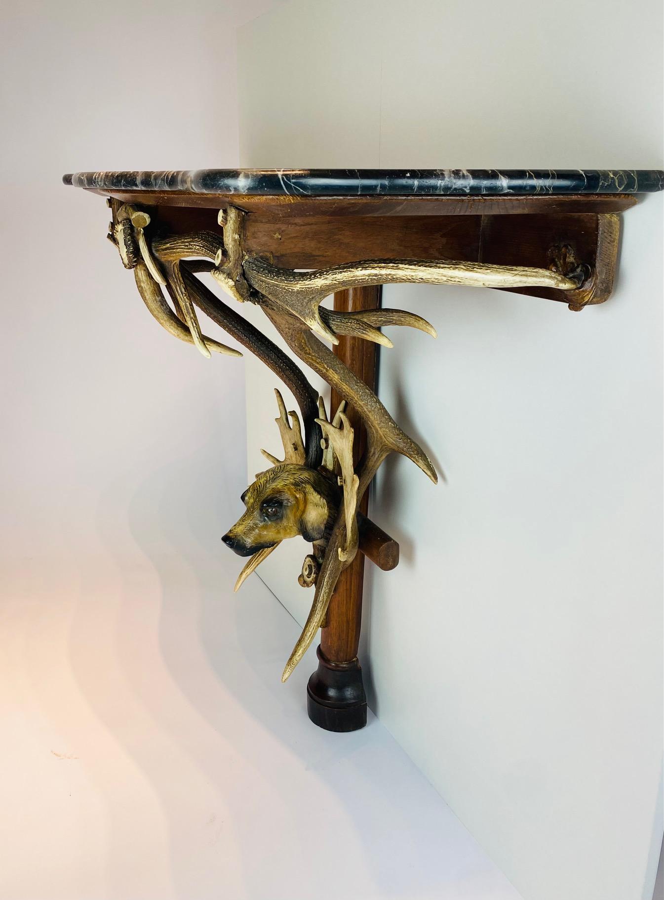 A  xIX secolo  console con corna della foresta di Balck con piano in marmo. in vendita 8