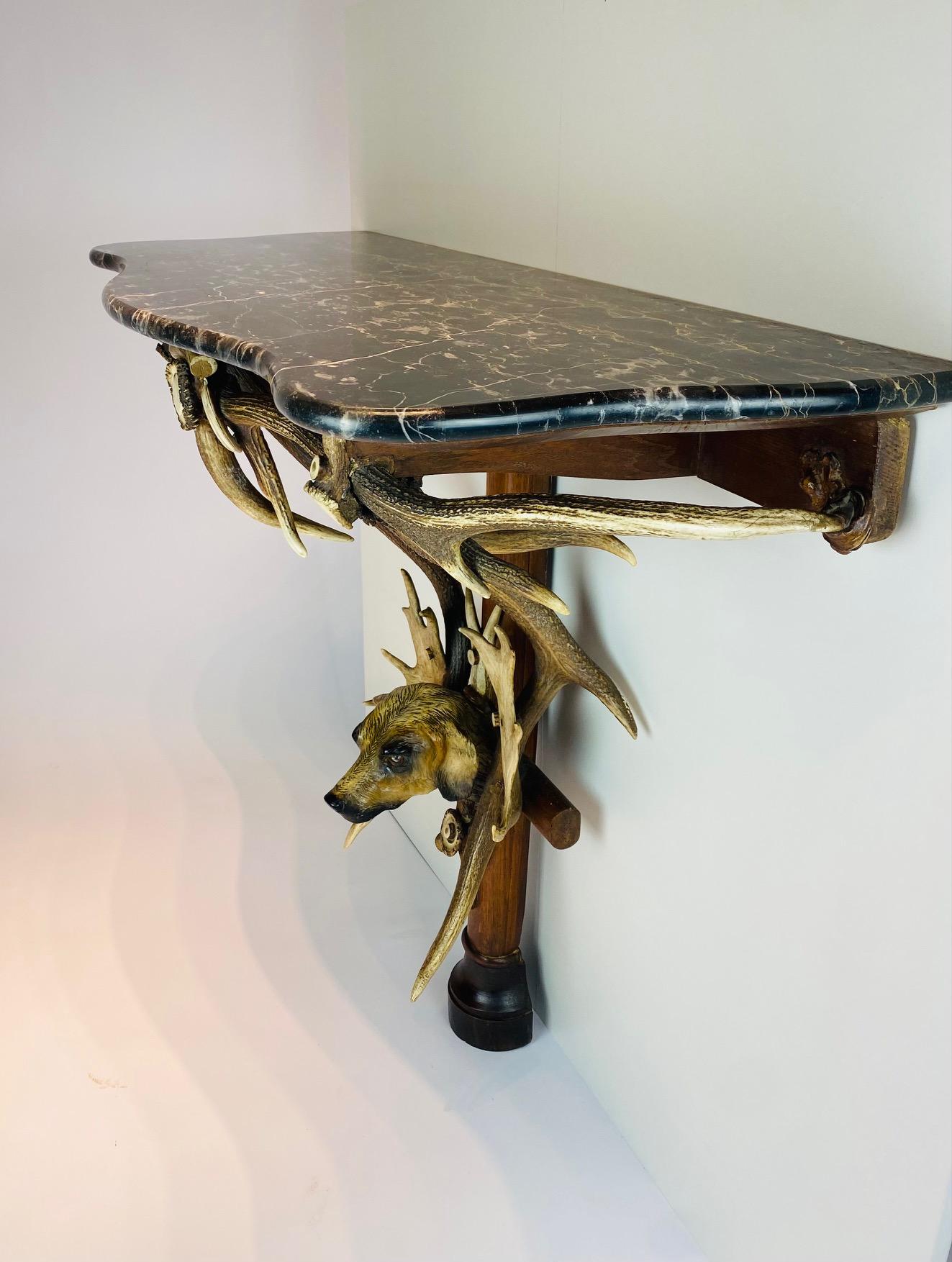 A  xIX secolo  console con corna della foresta di Balck con piano in marmo. in vendita 9