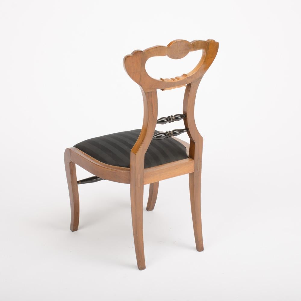 Walnut A 19th Century Biedermeier Side Chair 