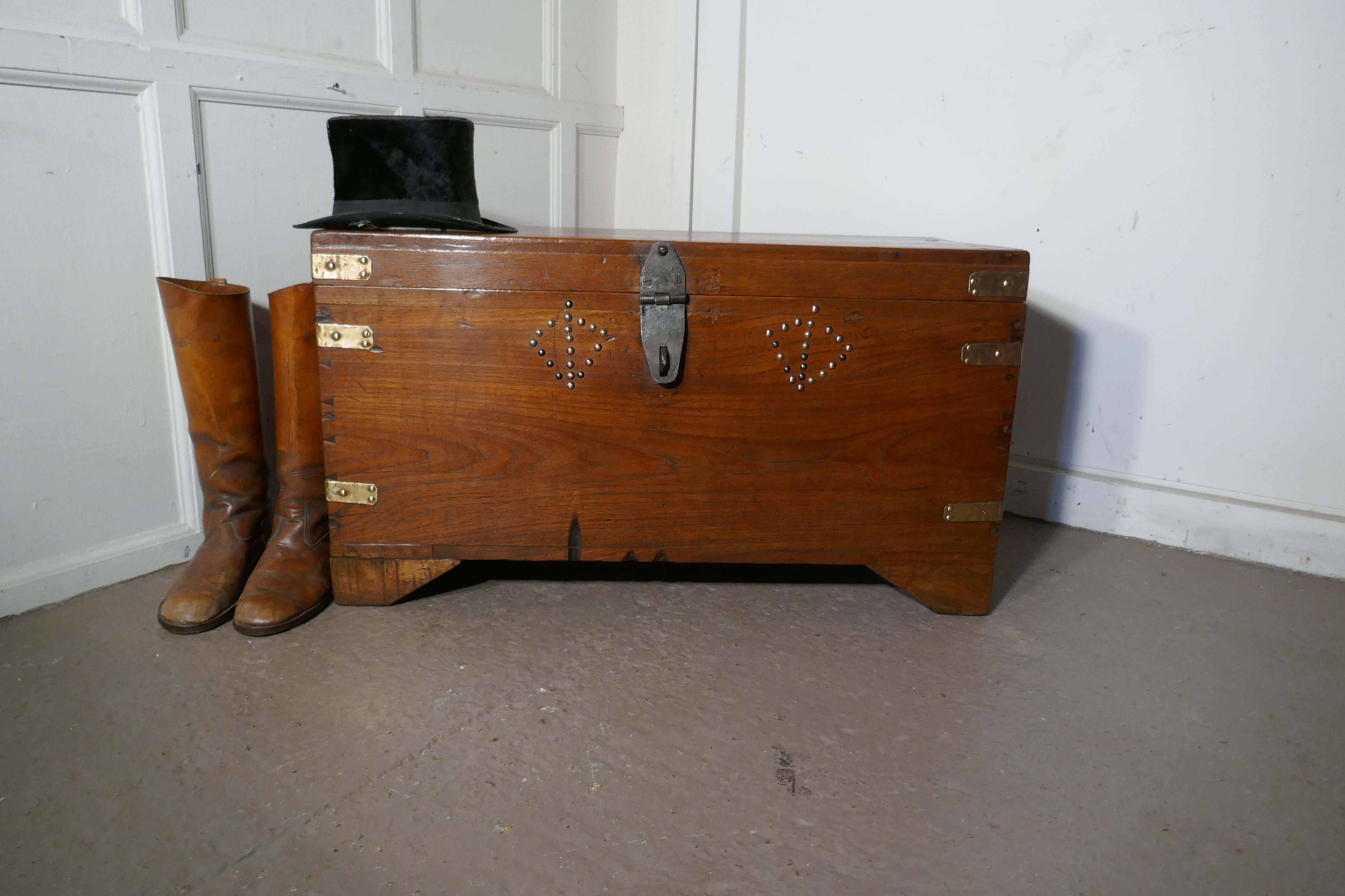 A 19th century brass bound campaign chest, secret interior

This is a beautiful looking and fine quality Campaign chest, the interior is unusually fitted with a large compartment.

The chest stands on small feet, it has Campaign style brass