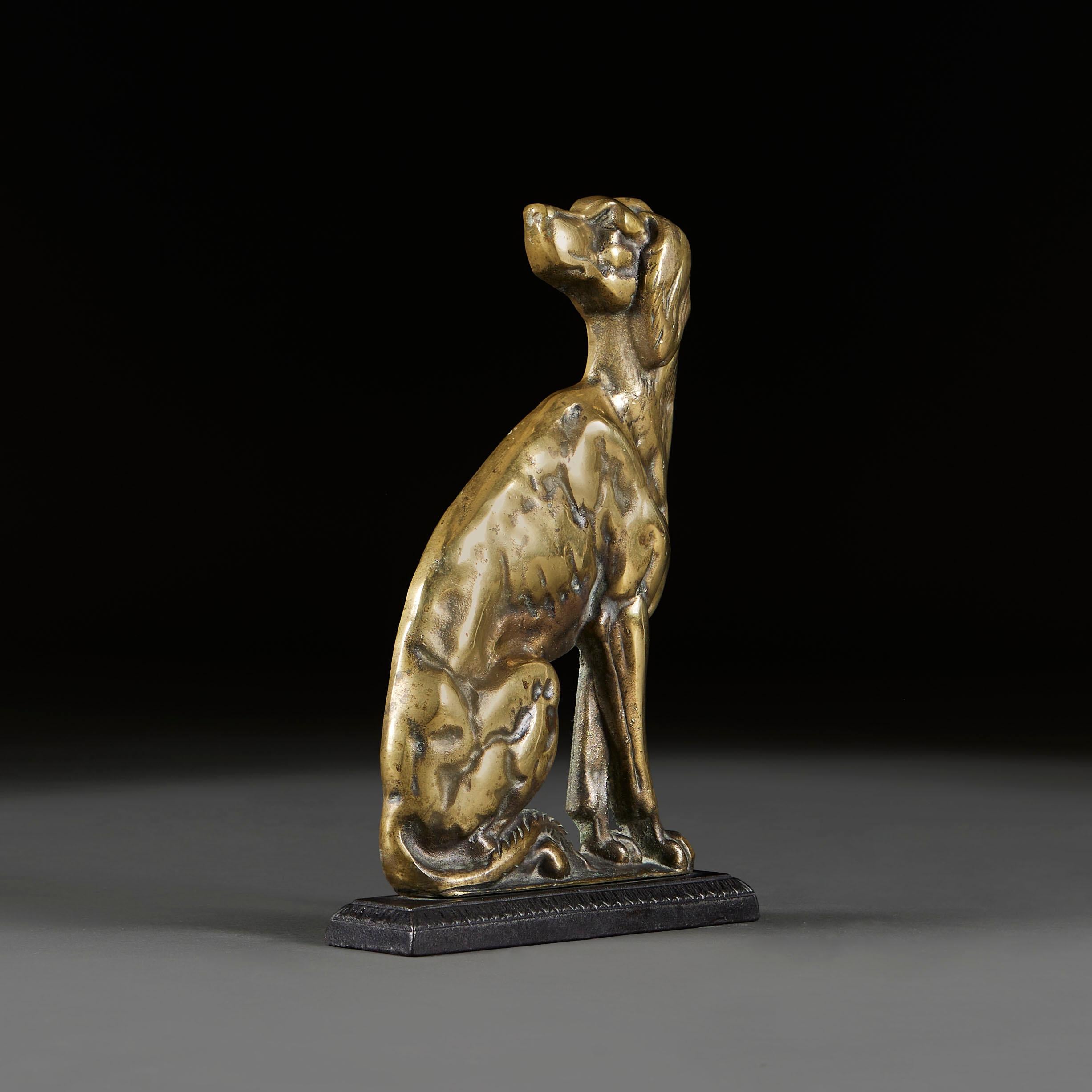 Anglais Butoir de porte en laiton pour chien du 19e siècle en vente