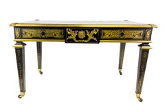 Bureau français de style Boulle du 19ème siècle en laiton incrusté