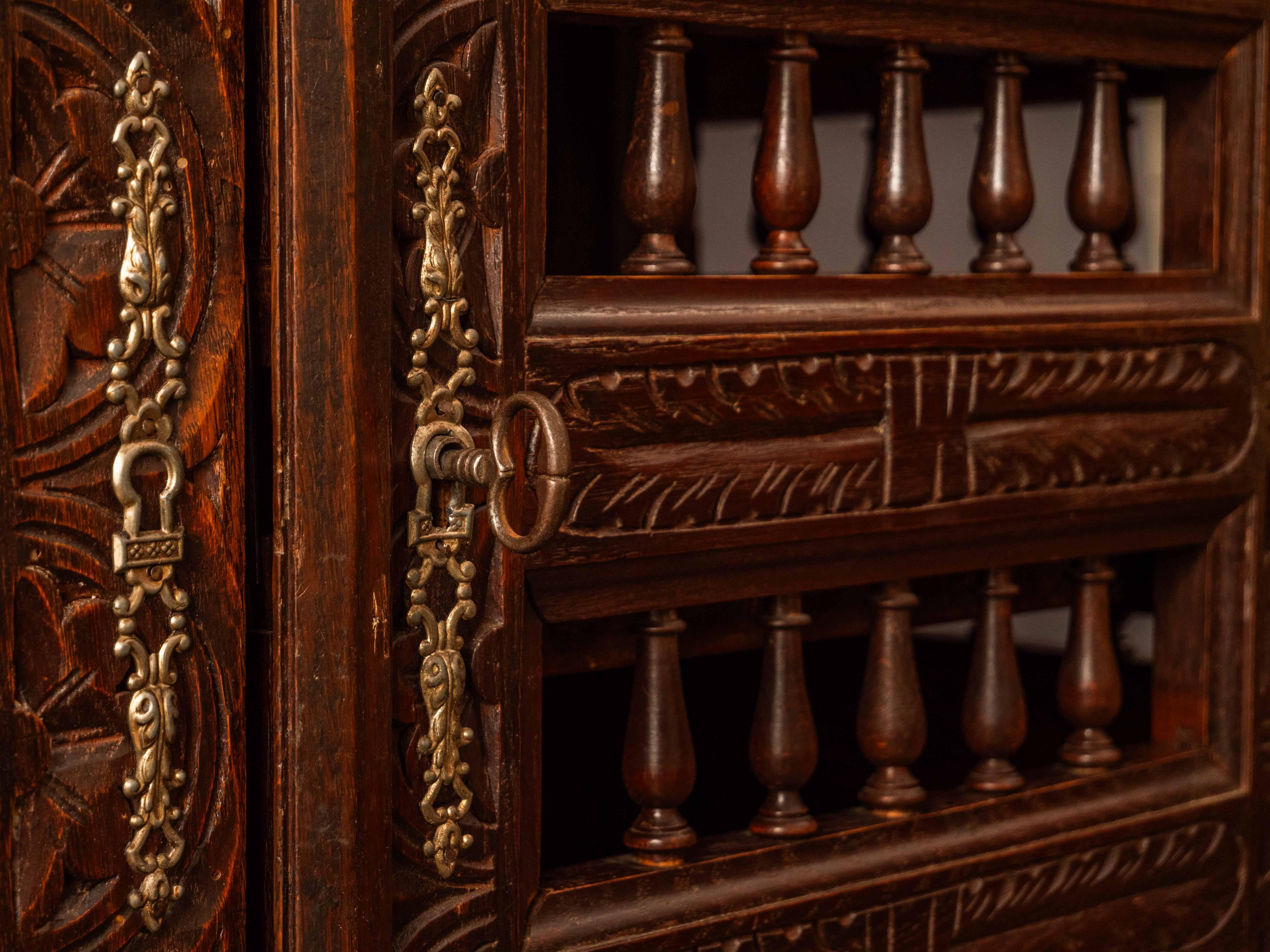 A 19th century Breton cabinet. Master carving In Good Condition For Sale In STRAČOV, CZ