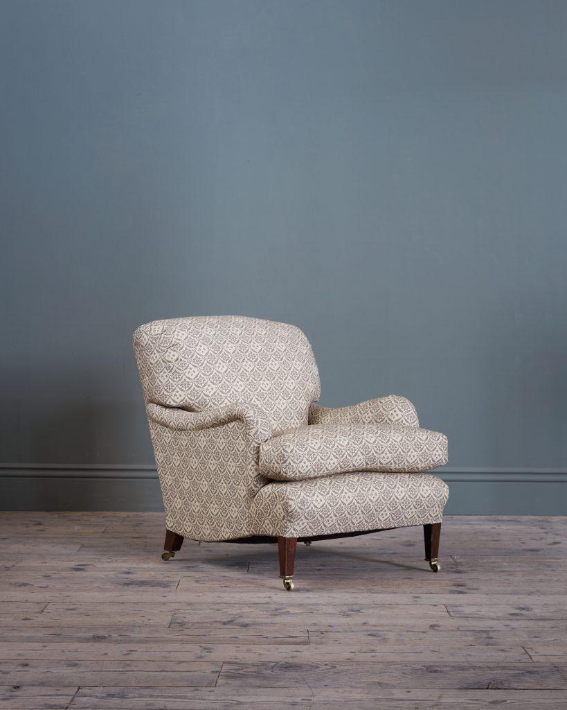 Sillón Bridgewater Howard and Sons del siglo XIX, con pata cónica cuadrada Latón en venta