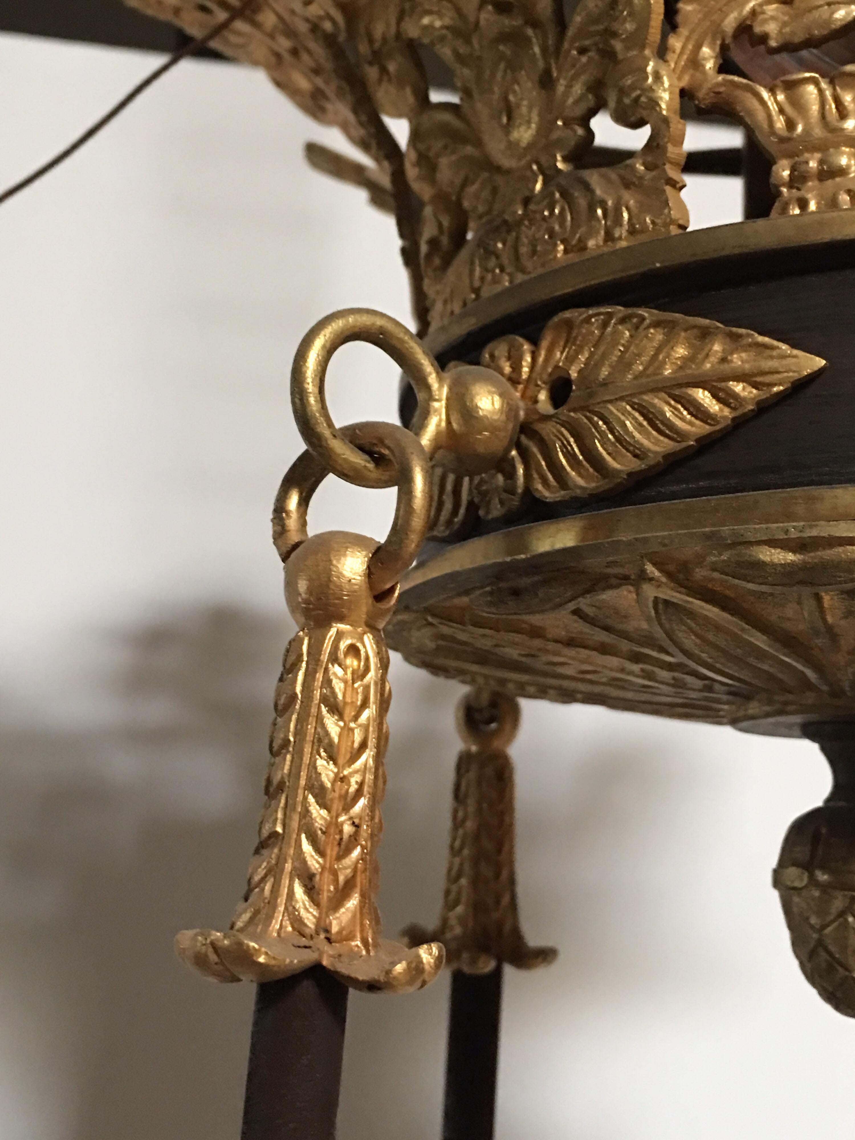 Lustre de style Empire du XIXe siècle en bronze et bronze doré en vente 9