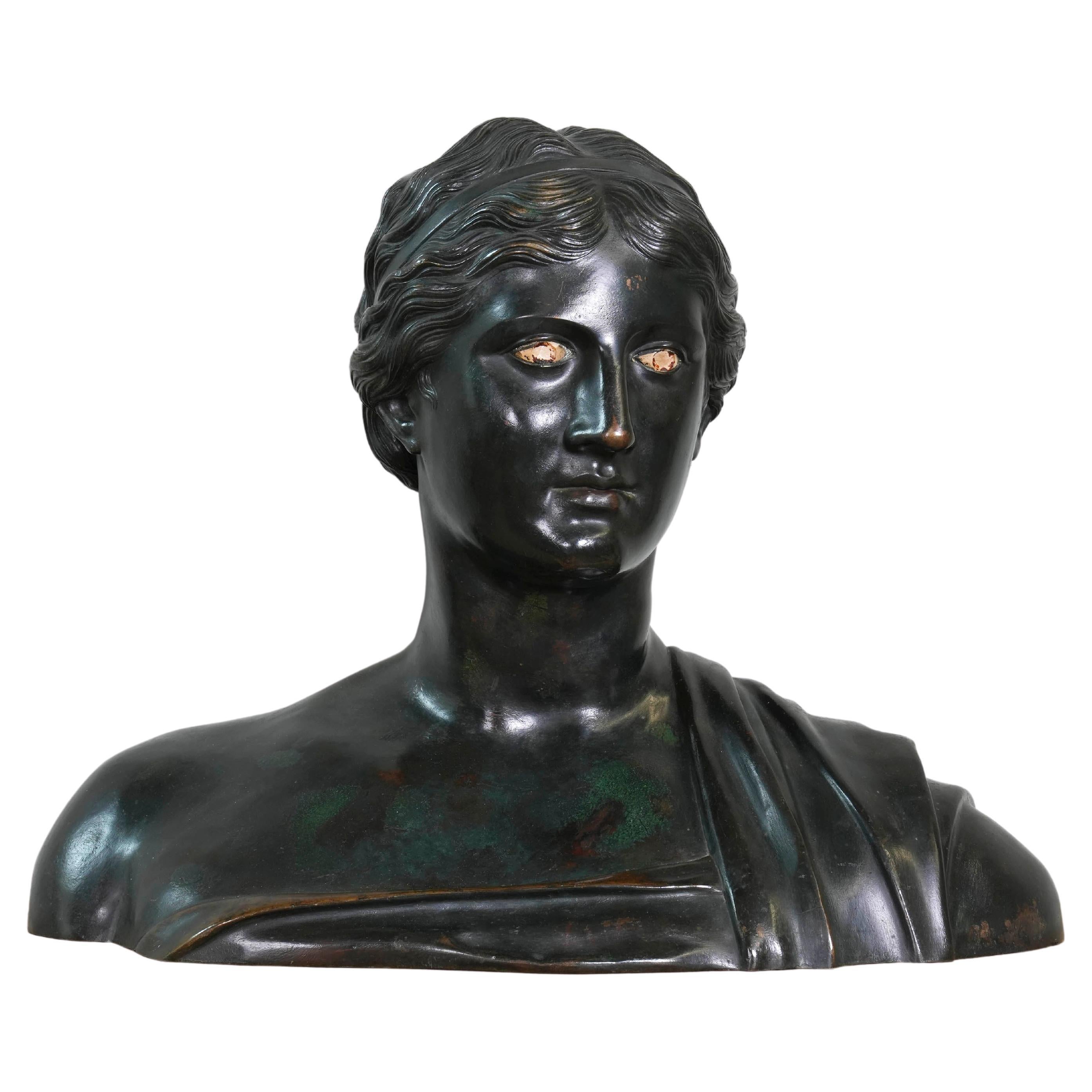 Bronze du XIXe siècle représentant la poétesse Sappho