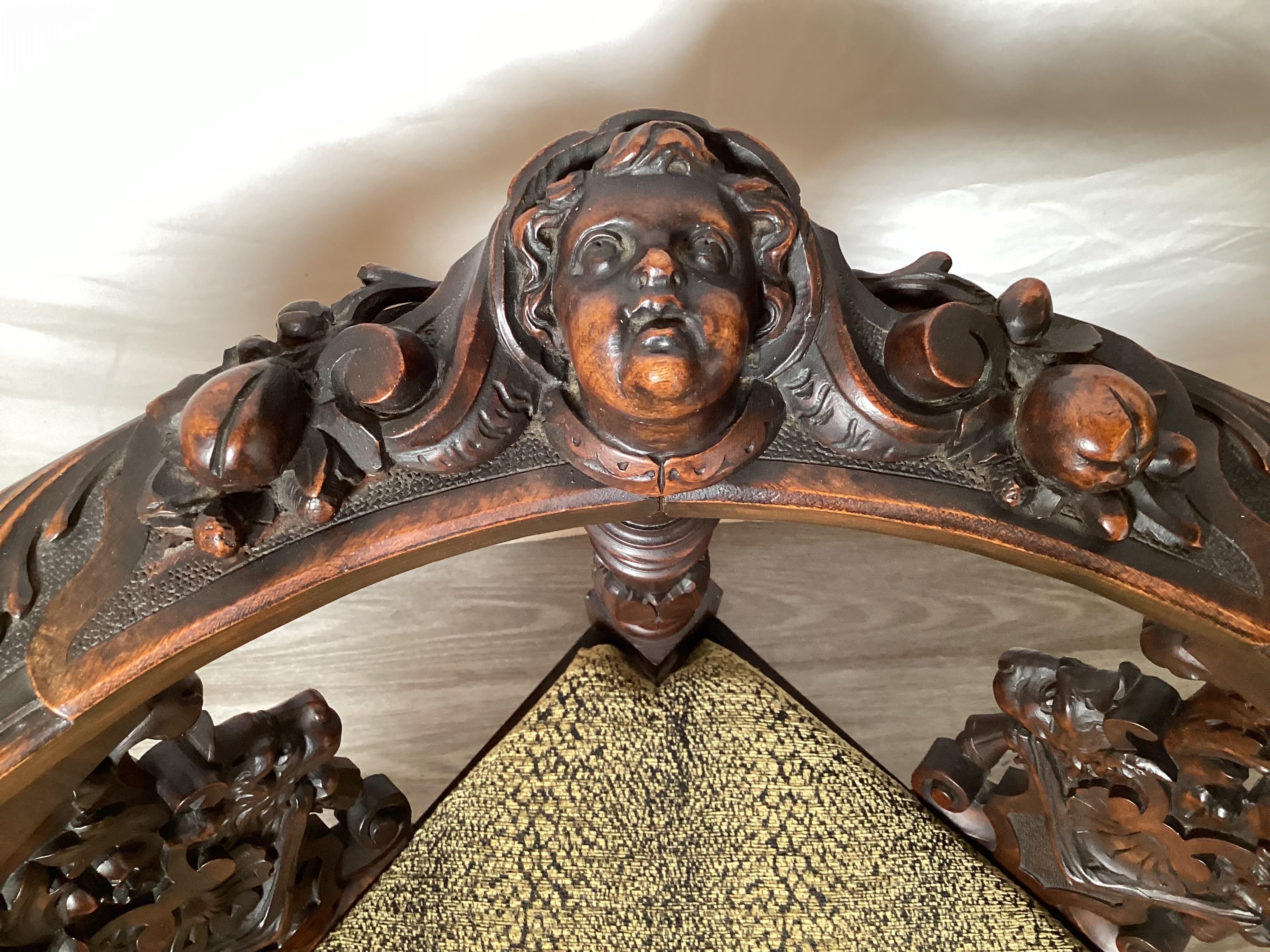 A 19th Century Carved Walnut Corner Chair For Sale 4