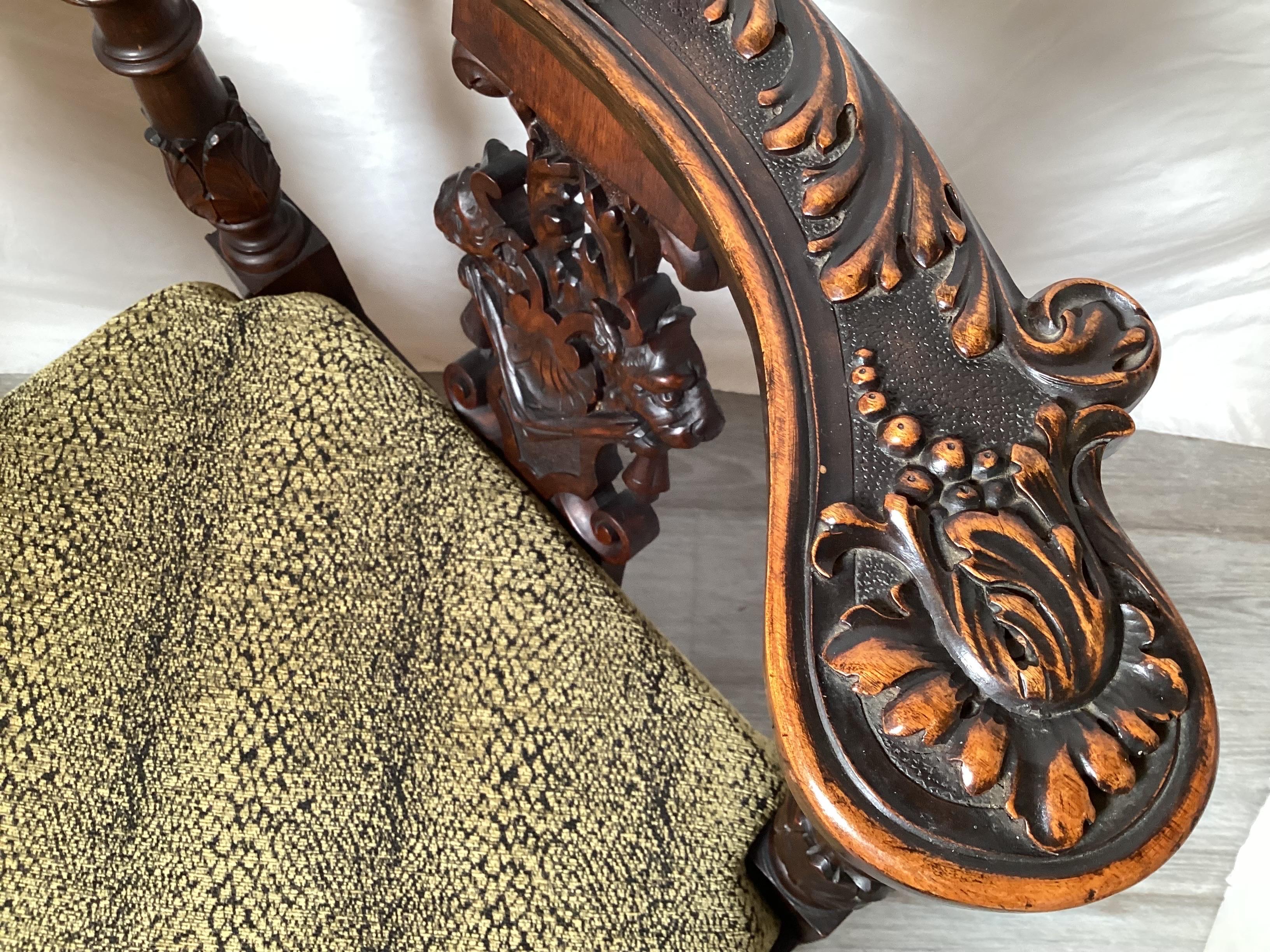 A 19th Century Carved Walnut Corner Chair For Sale 5