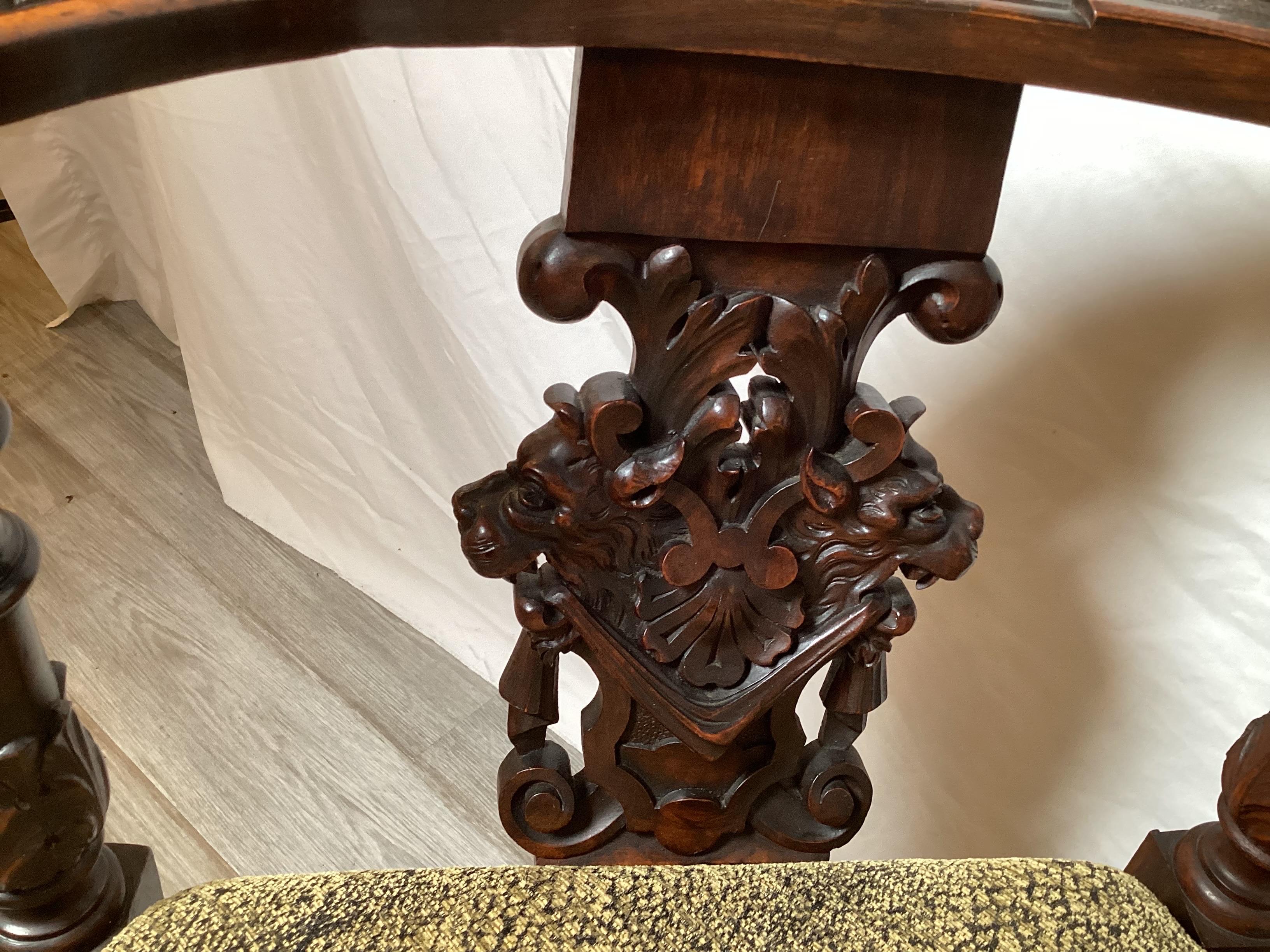 A 19th Century Carved Walnut Corner Chair For Sale 3