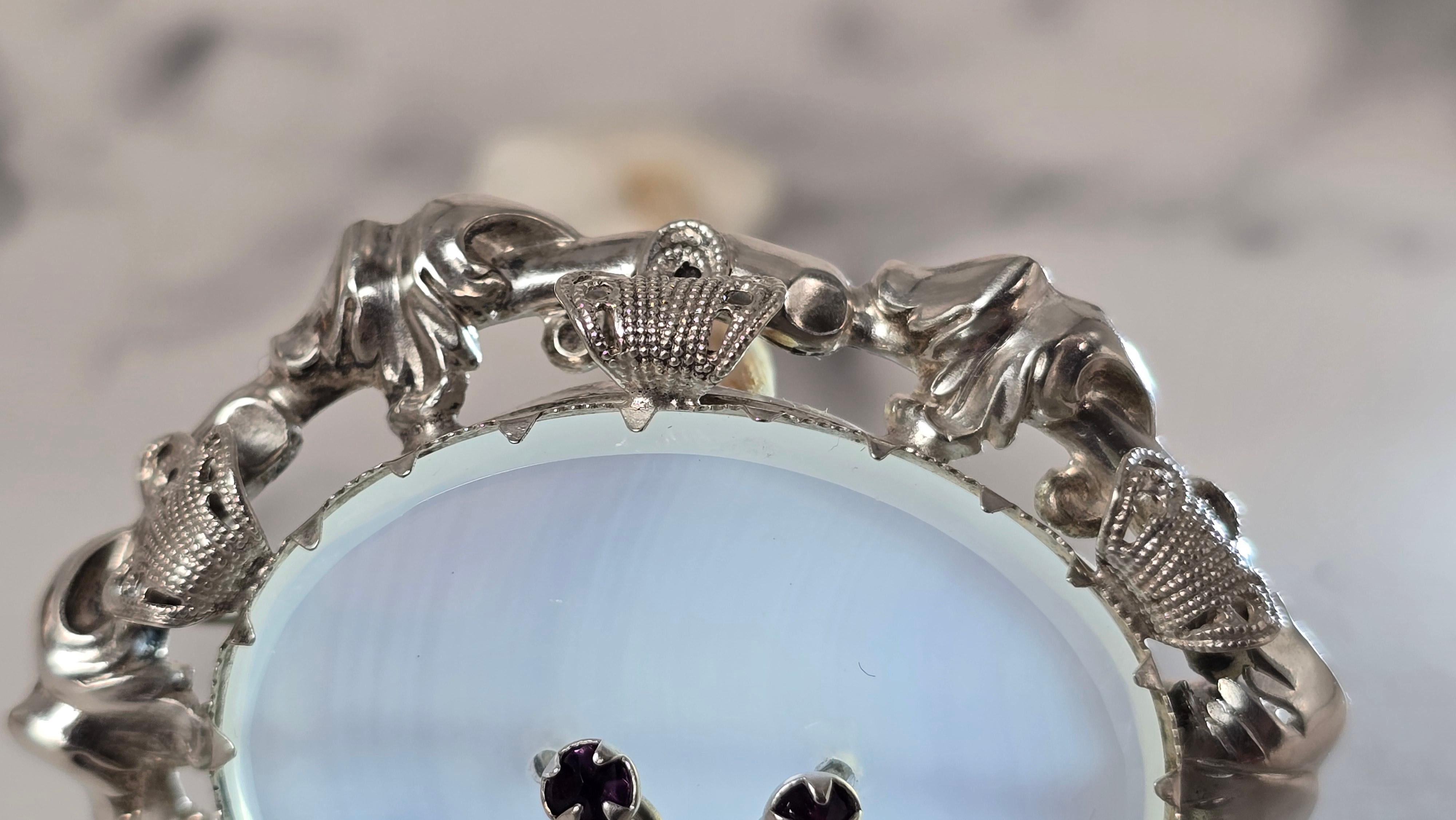 Victorian A 19th century chalcedony, amethyst and silver brooch circa 1860 For Sale