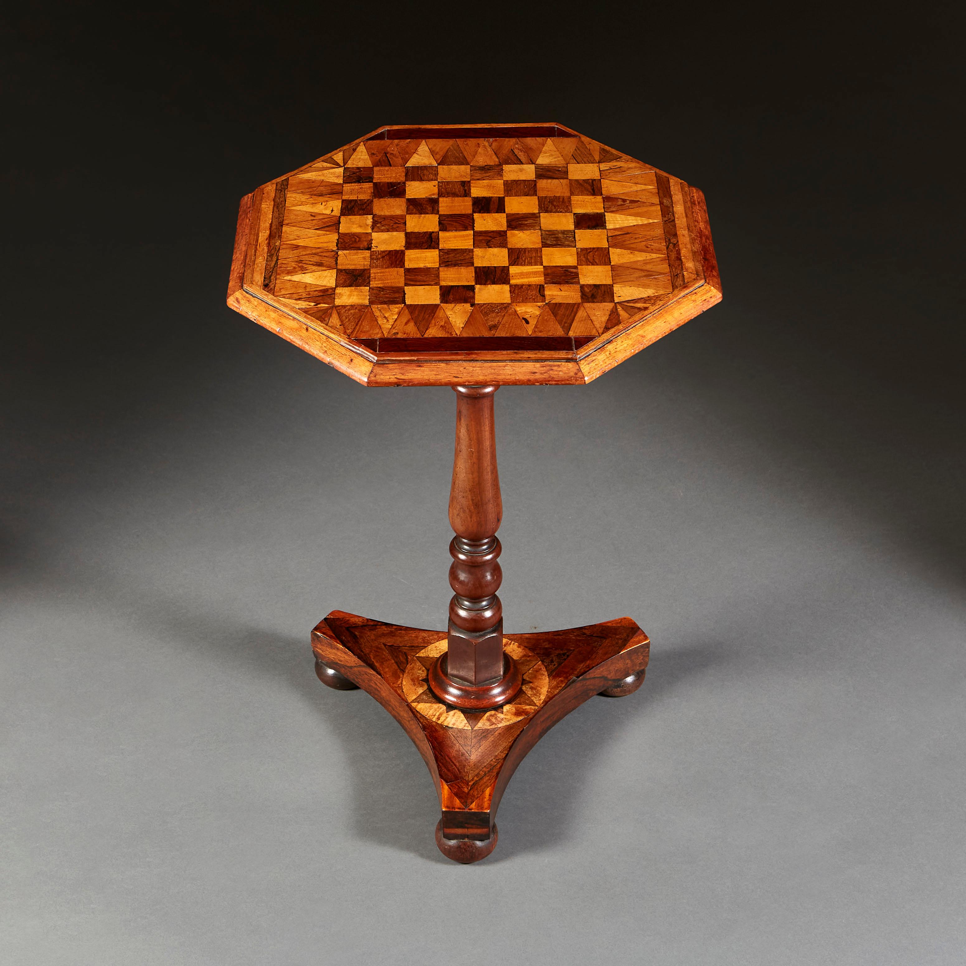 Anglais Table d'appoint en planches d'échecs du XIXe siècle en vente