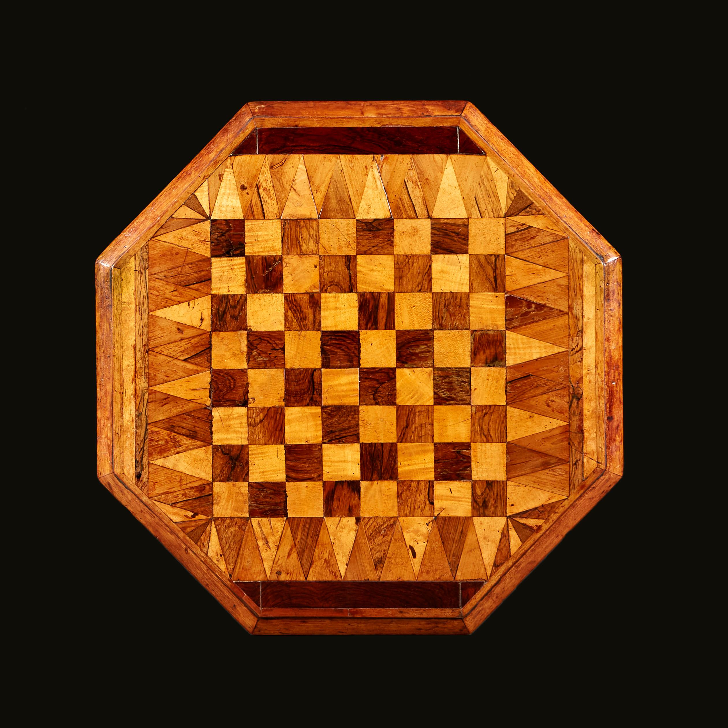 Bois Table d'appoint en planches d'échecs du XIXe siècle en vente