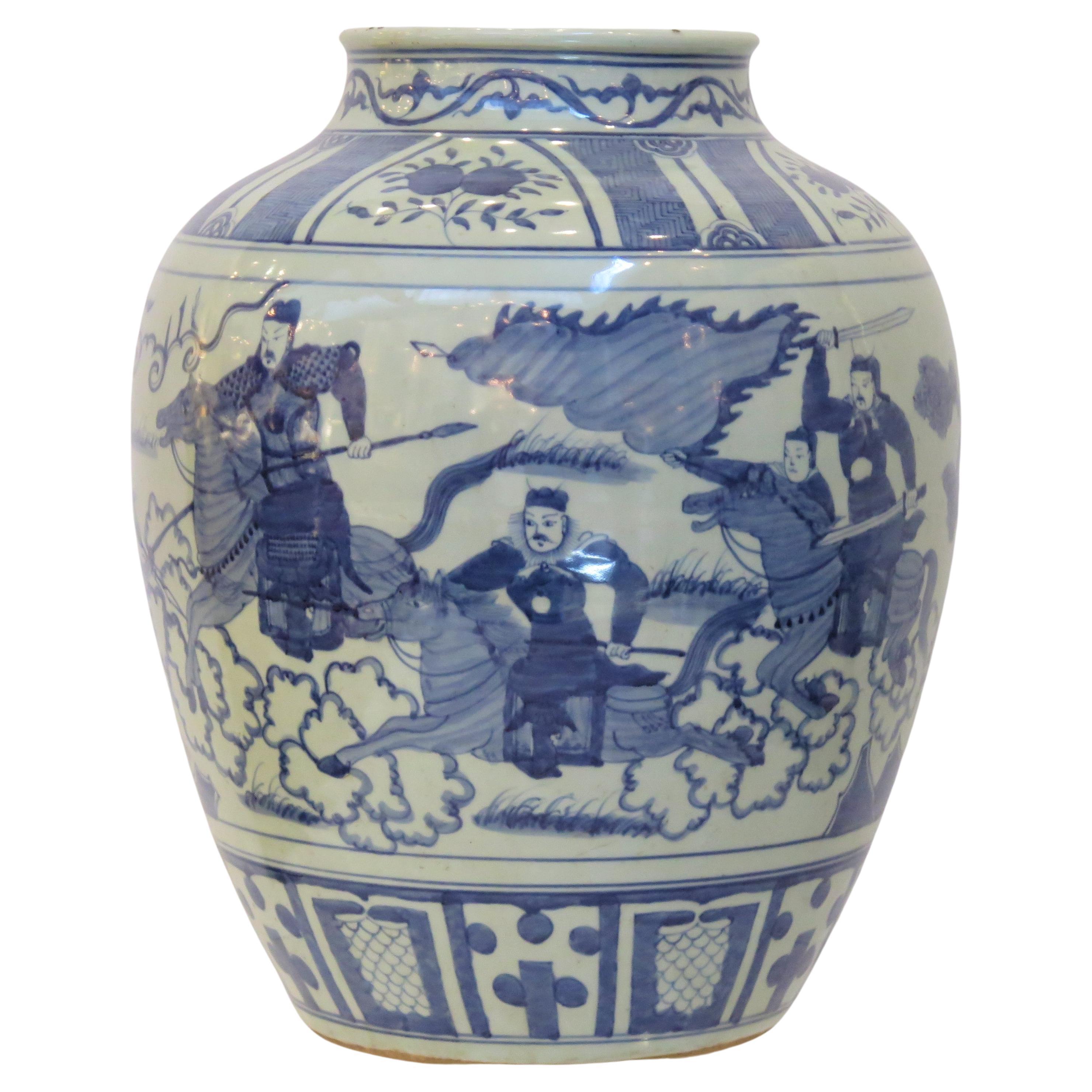 Une jarre chinoise bleue et blanche du 19ème siècle en vente 3