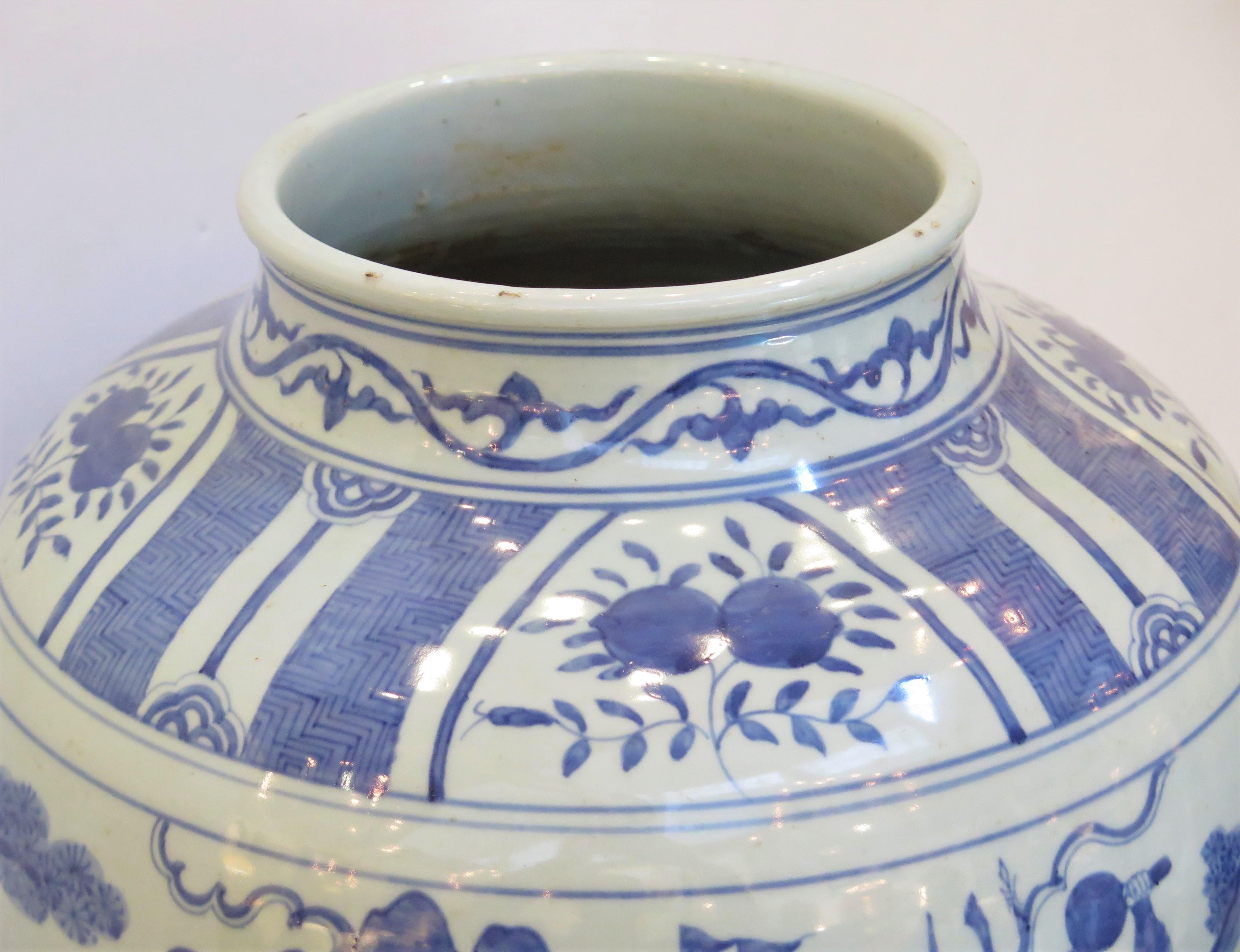 Chinois Une jarre chinoise bleue et blanche du 19ème siècle en vente