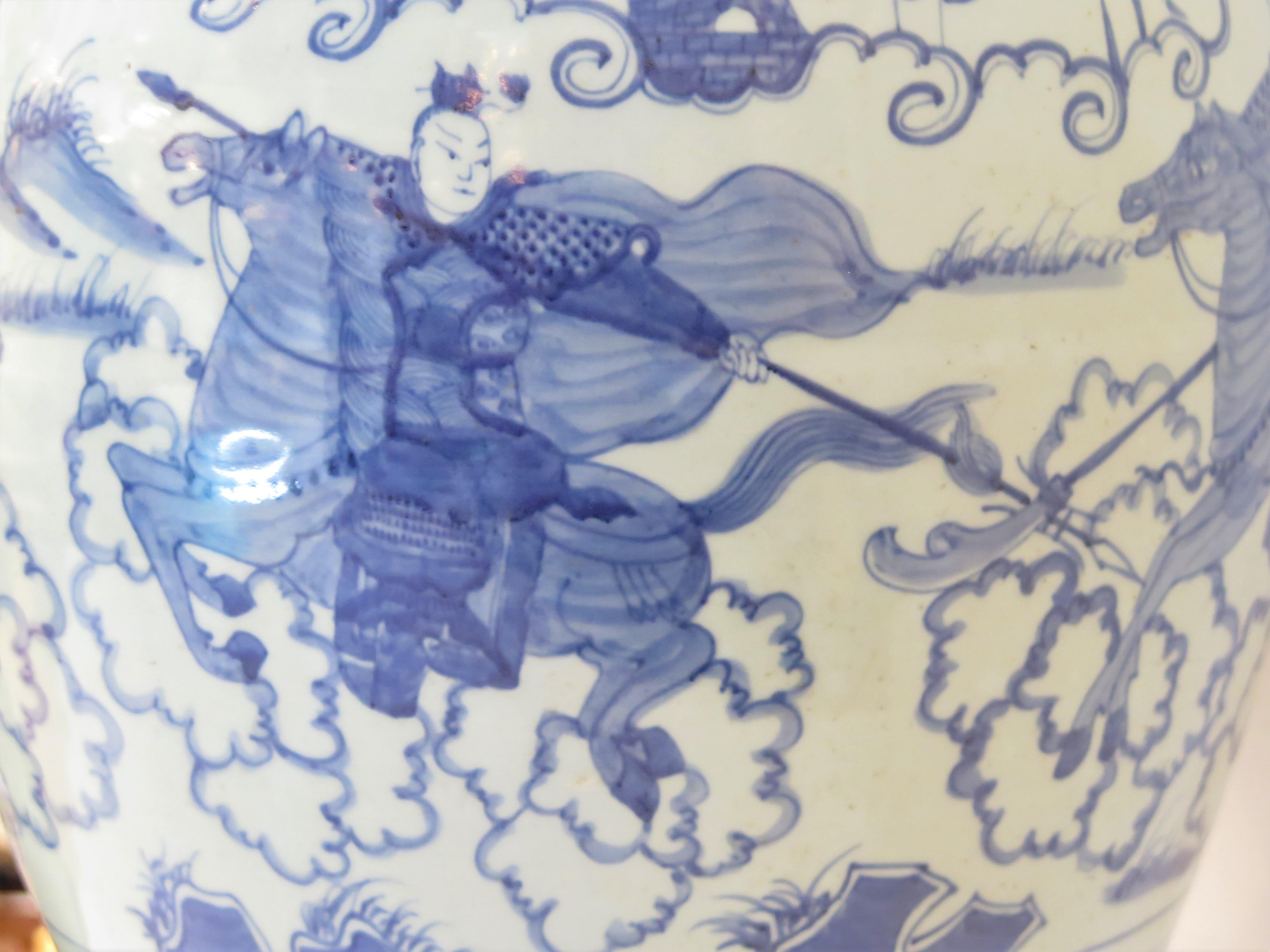 Chinesisches blau-weißes Glas aus dem 19. Jahrhundert (Porzellan) im Angebot