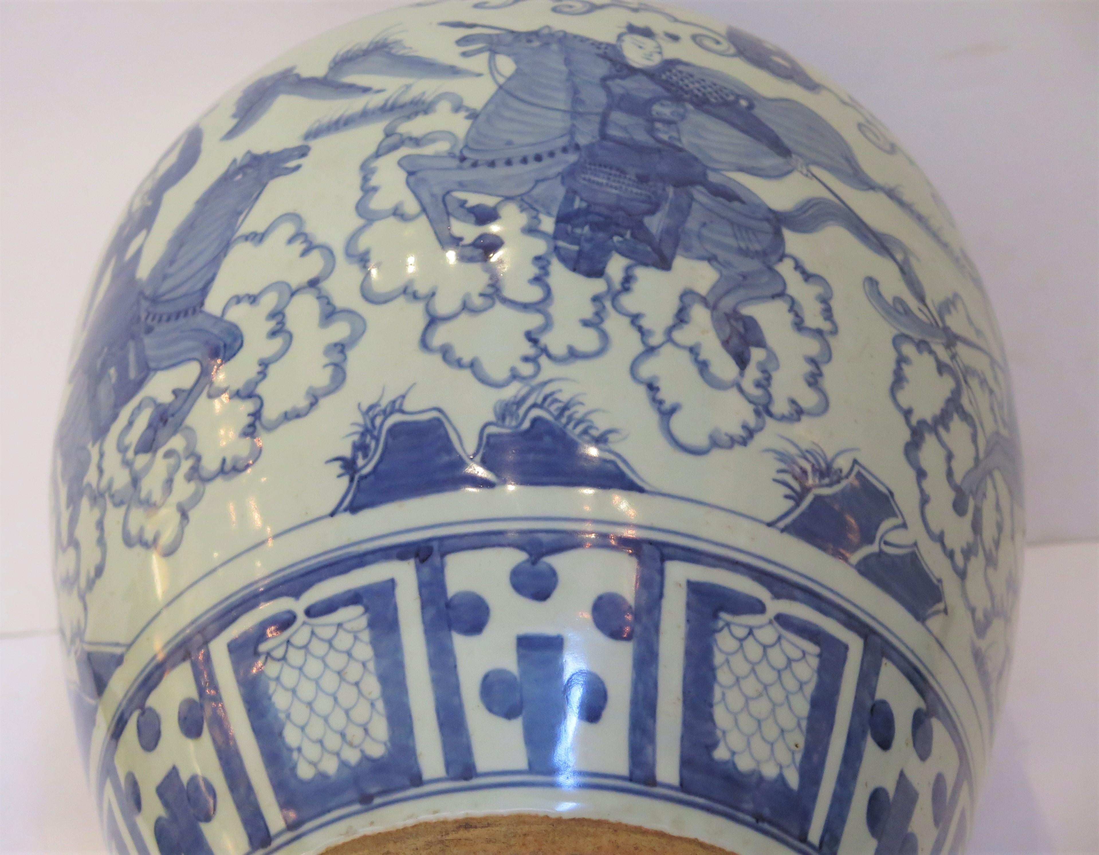 XIXe siècle Une jarre chinoise bleue et blanche du 19ème siècle en vente