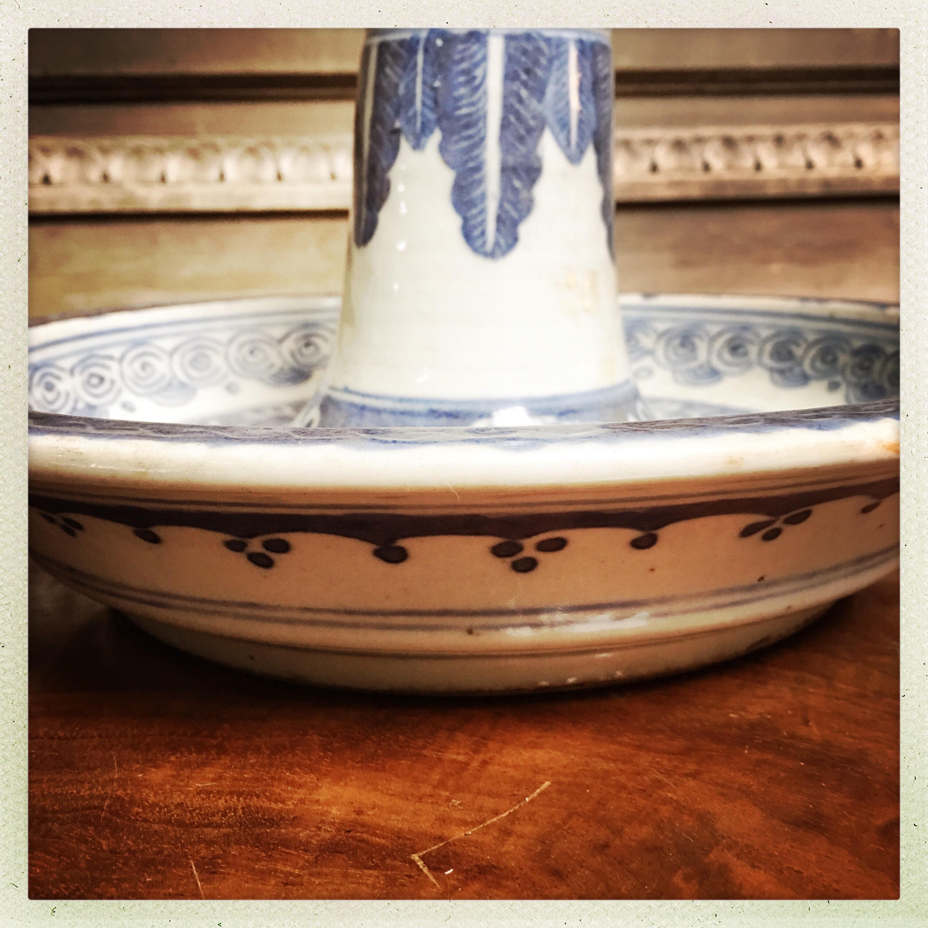 19th Century Chinese Blue and White Porcelain Candle Stand For Sale 1