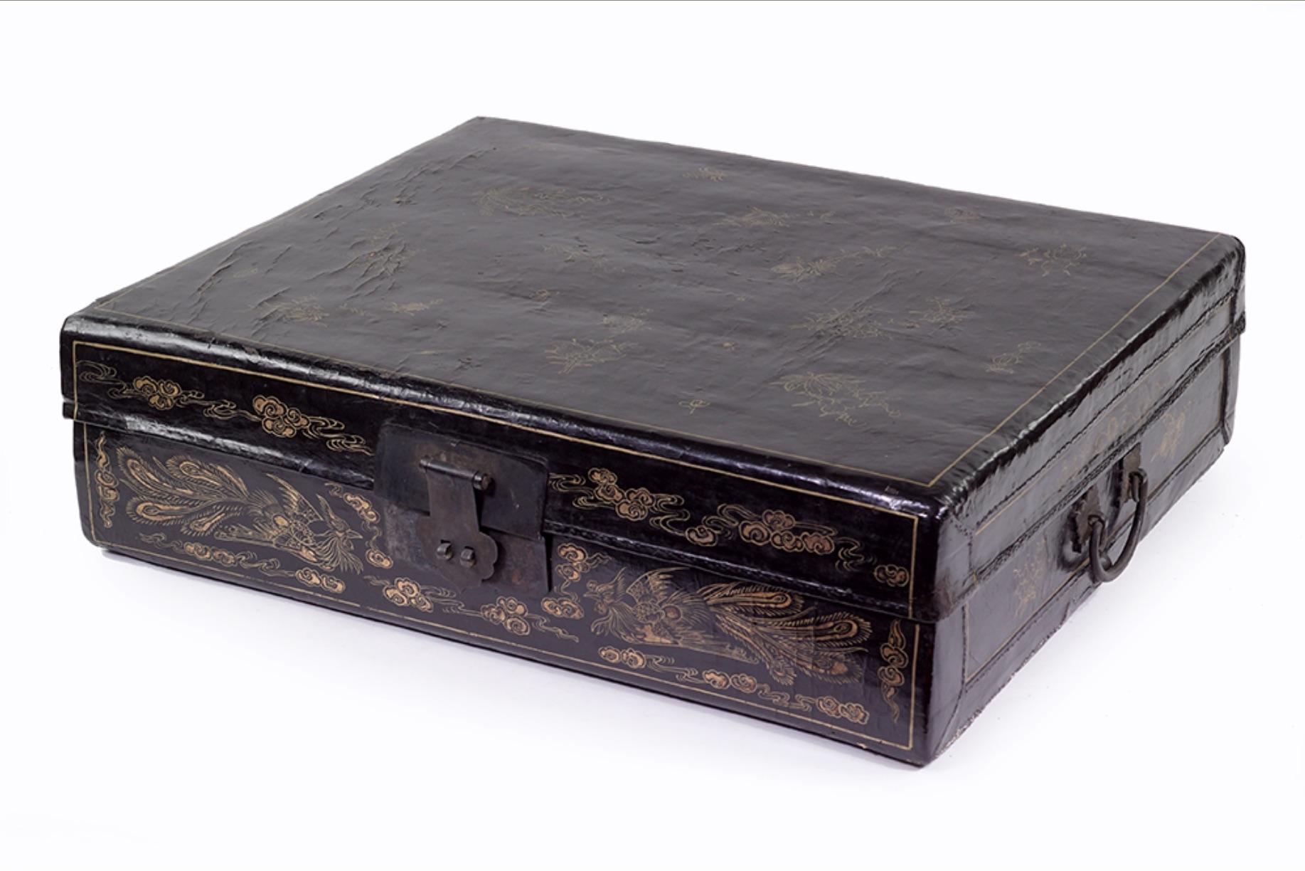 Chinese Export 19th Century Chinese Box, Black Lacquered Rectangular Double Handled Box For Sale