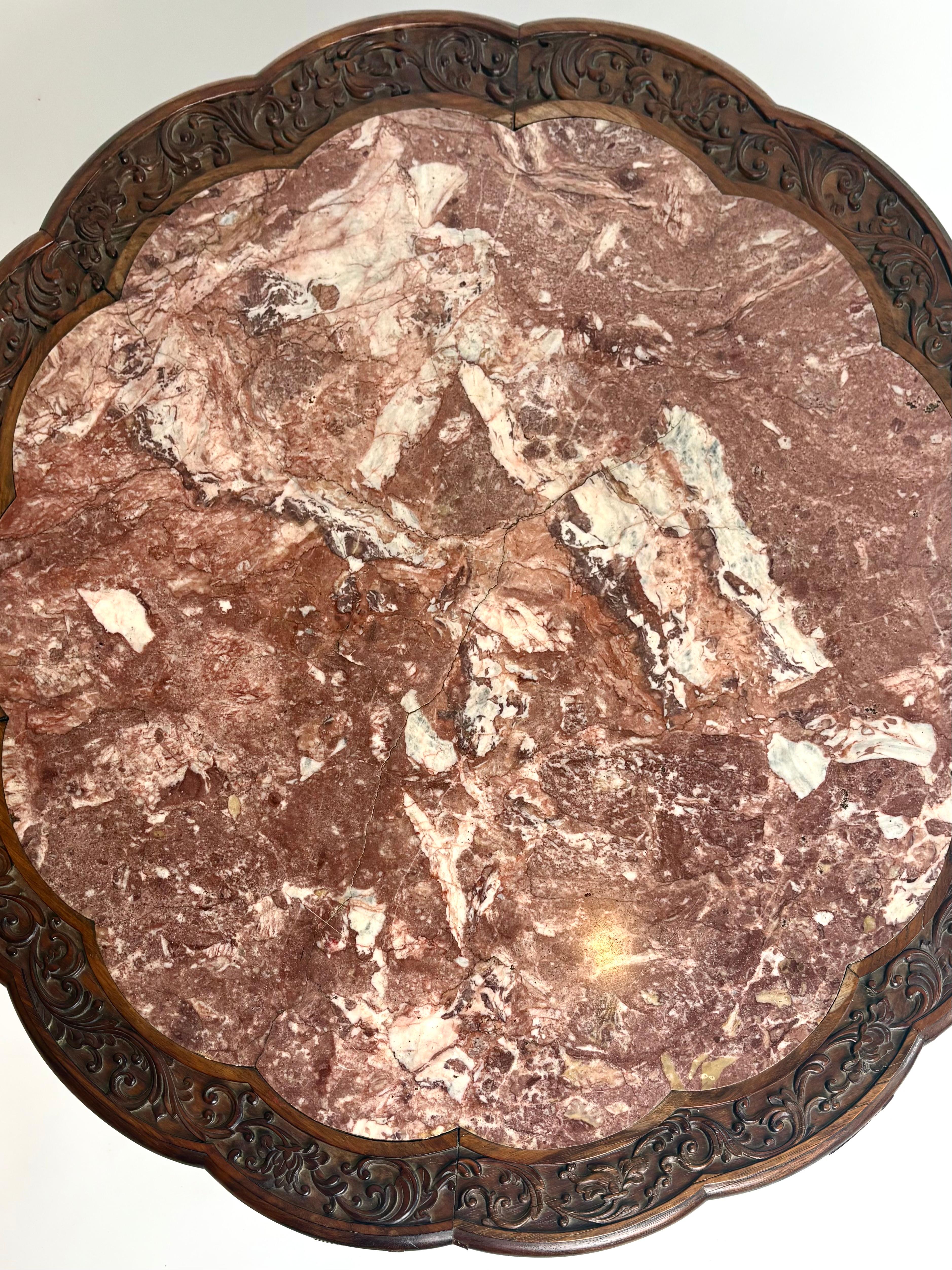 Tavolo da centro cinese intagliato del XIX secolo con piano in marmo rosa incastonato in vendita 6