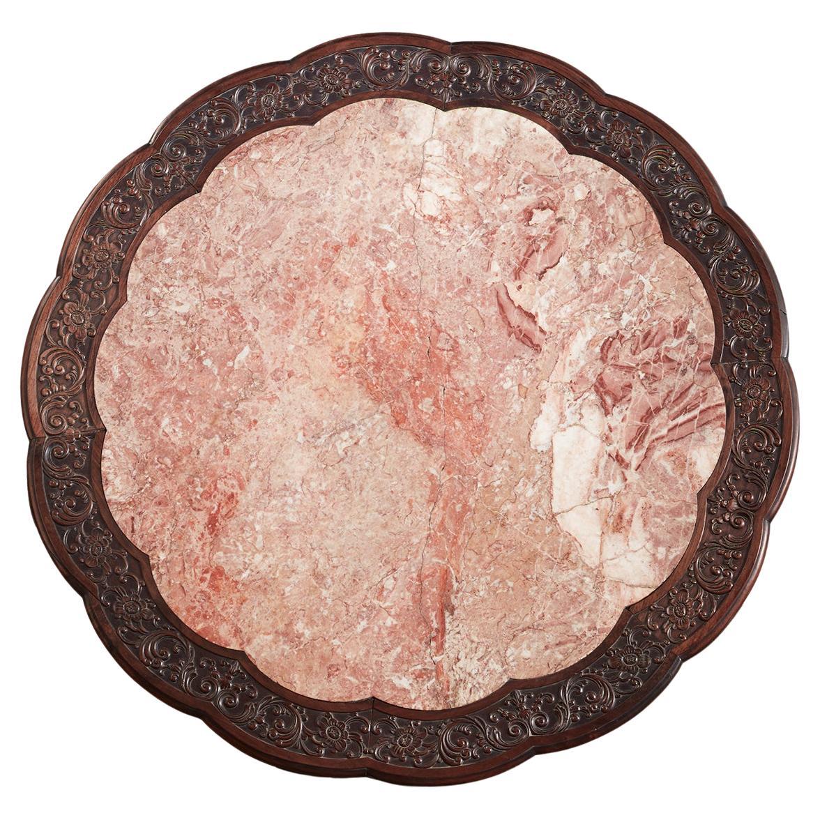 Mesa de centro china del siglo XIX, de palisandro tallado, con tablero de mármol rosa insertado en venta
