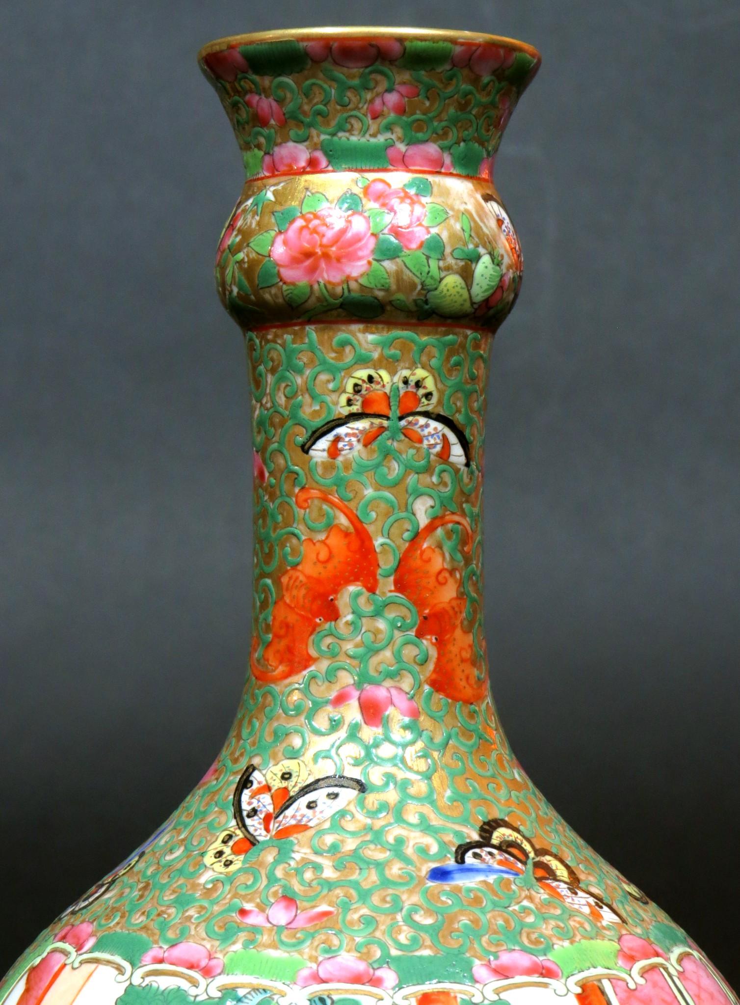 A 19th Century Chinese Enamelled Canton Porcelain Bottle Vase, Late Qing Period In Good Condition For Sale In Ottawa, Ontario