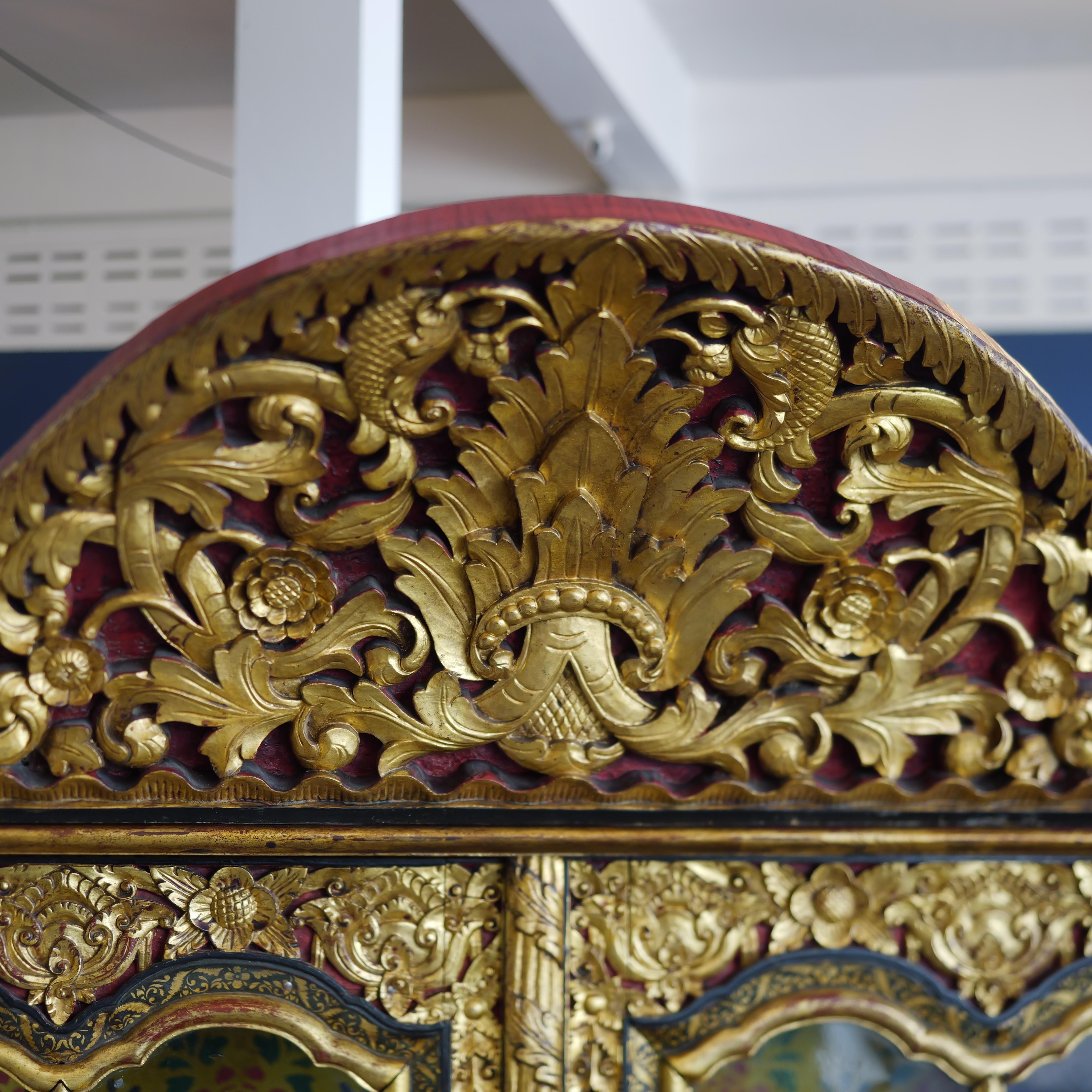 A 19th Century Chinese Export Carved lacquer Paint and Gilt  For Sale 2