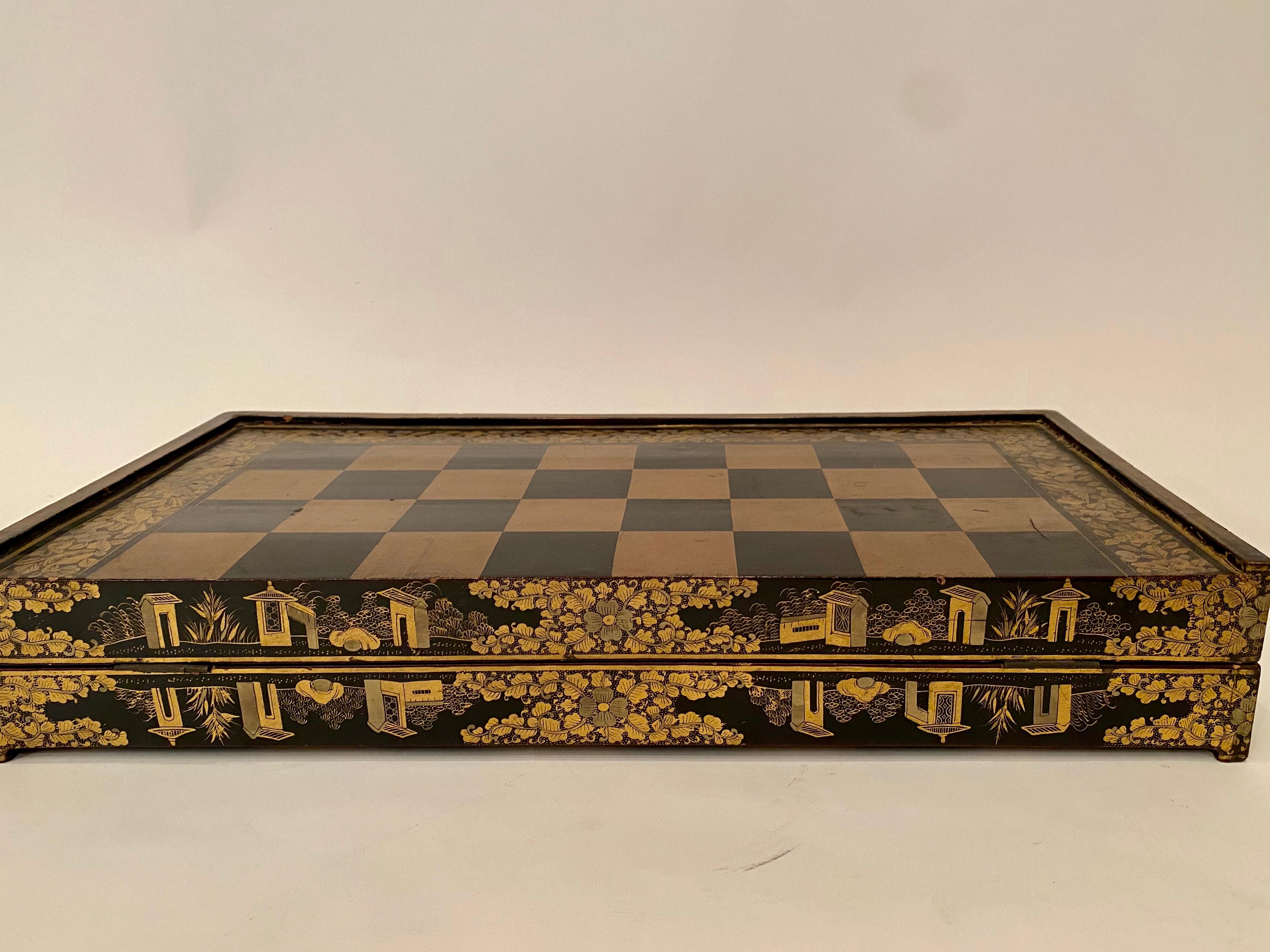 Chinesischer Export-Lack-Schach- und Backgammon-Karton des 19. Jahrhunderts im Angebot 1