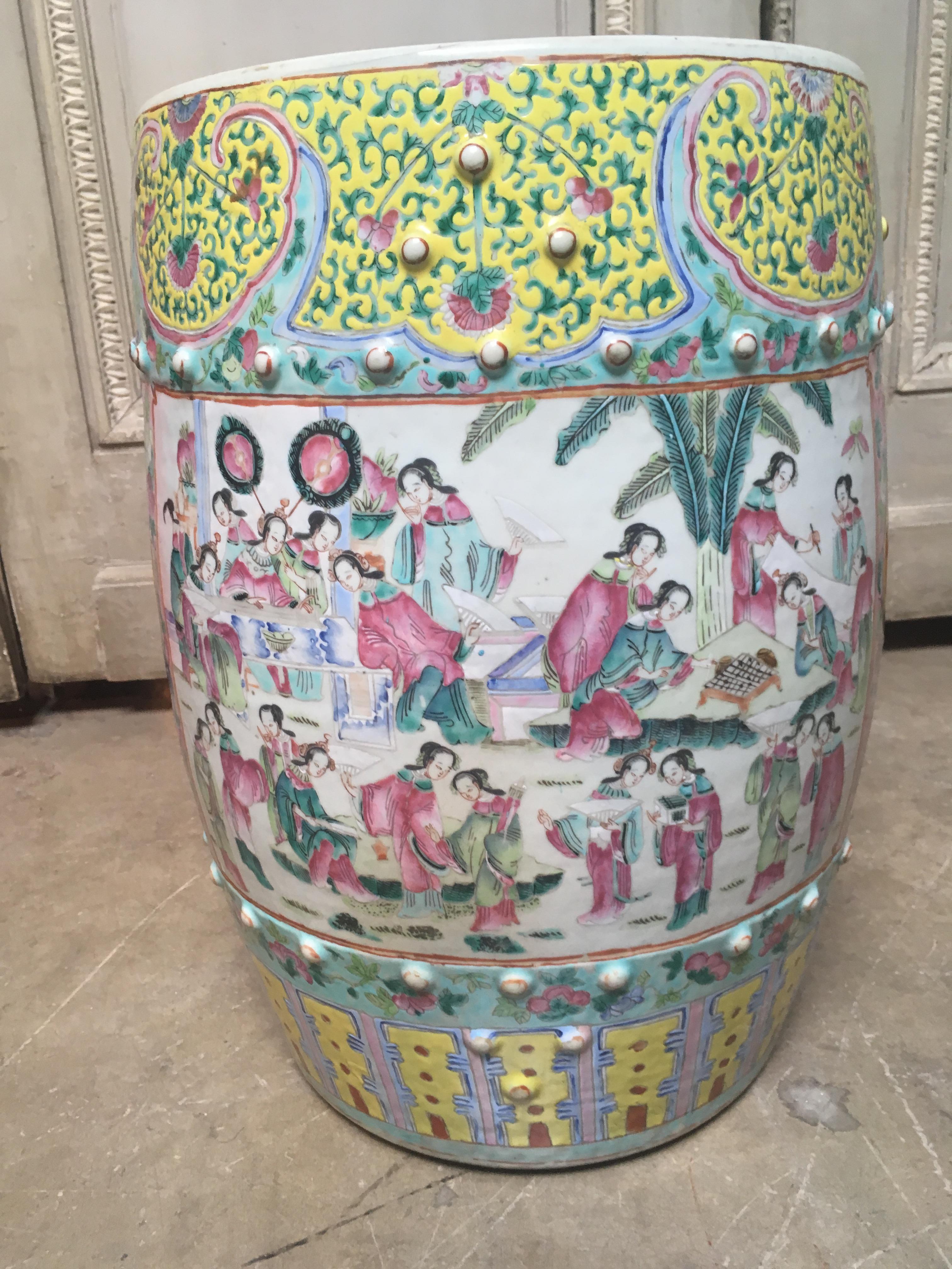 19th Century Chinese Famille Rose Porcelain Garden Seat In Good Condition In Dallas, TX