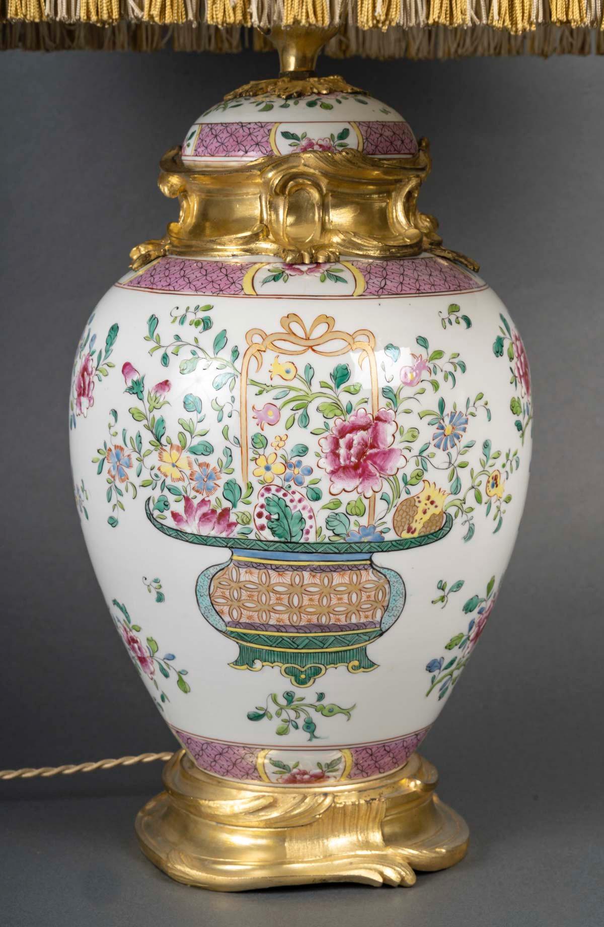 Chinesische Ingwerglas-Lampe aus Samson-Porzellan im Famille-Rose-Stil des 19. Jahrhunderts im Zustand „Gut“ im Angebot in Saint-Ouen, FR