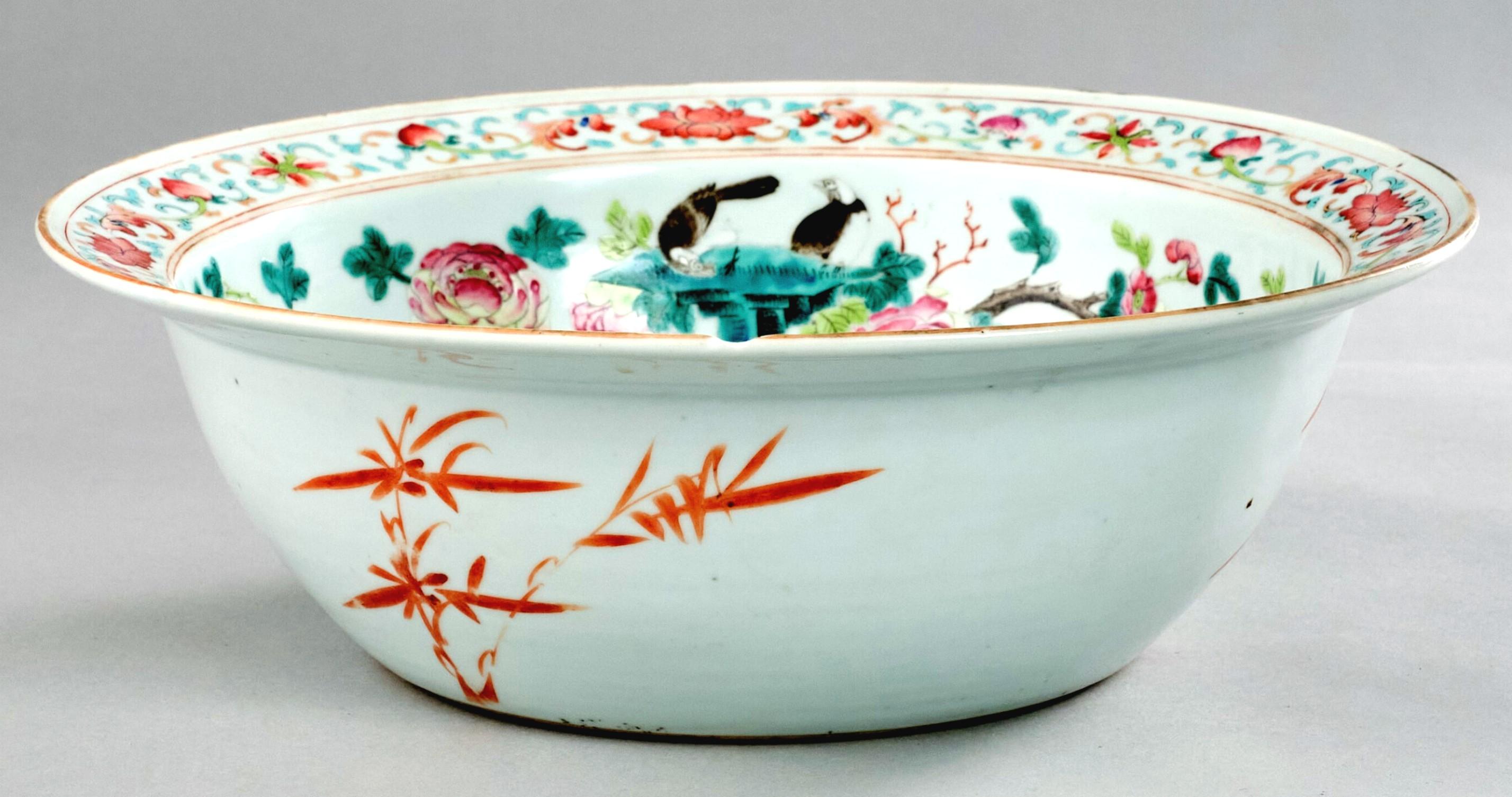 Enameled 19th Century Chinese Famille Rose Enamelled Porcelain Basin, Qing Period For Sale