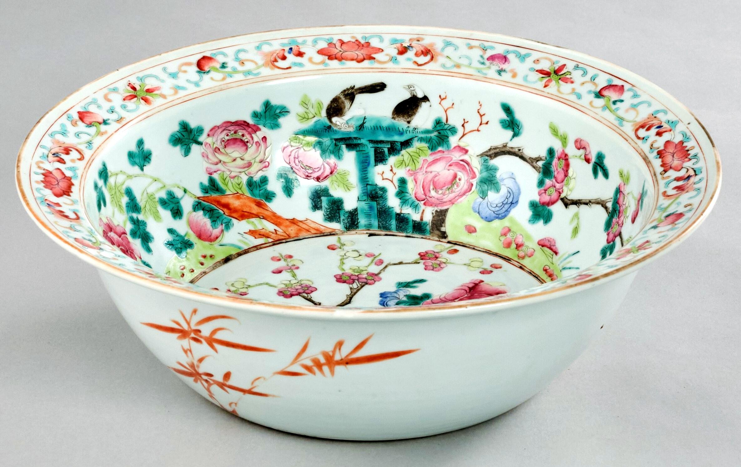 Chinesischer Famille-Rose-Porzellanbasin mit Emaille aus dem 19. Jahrhundert (Emailliert) im Angebot