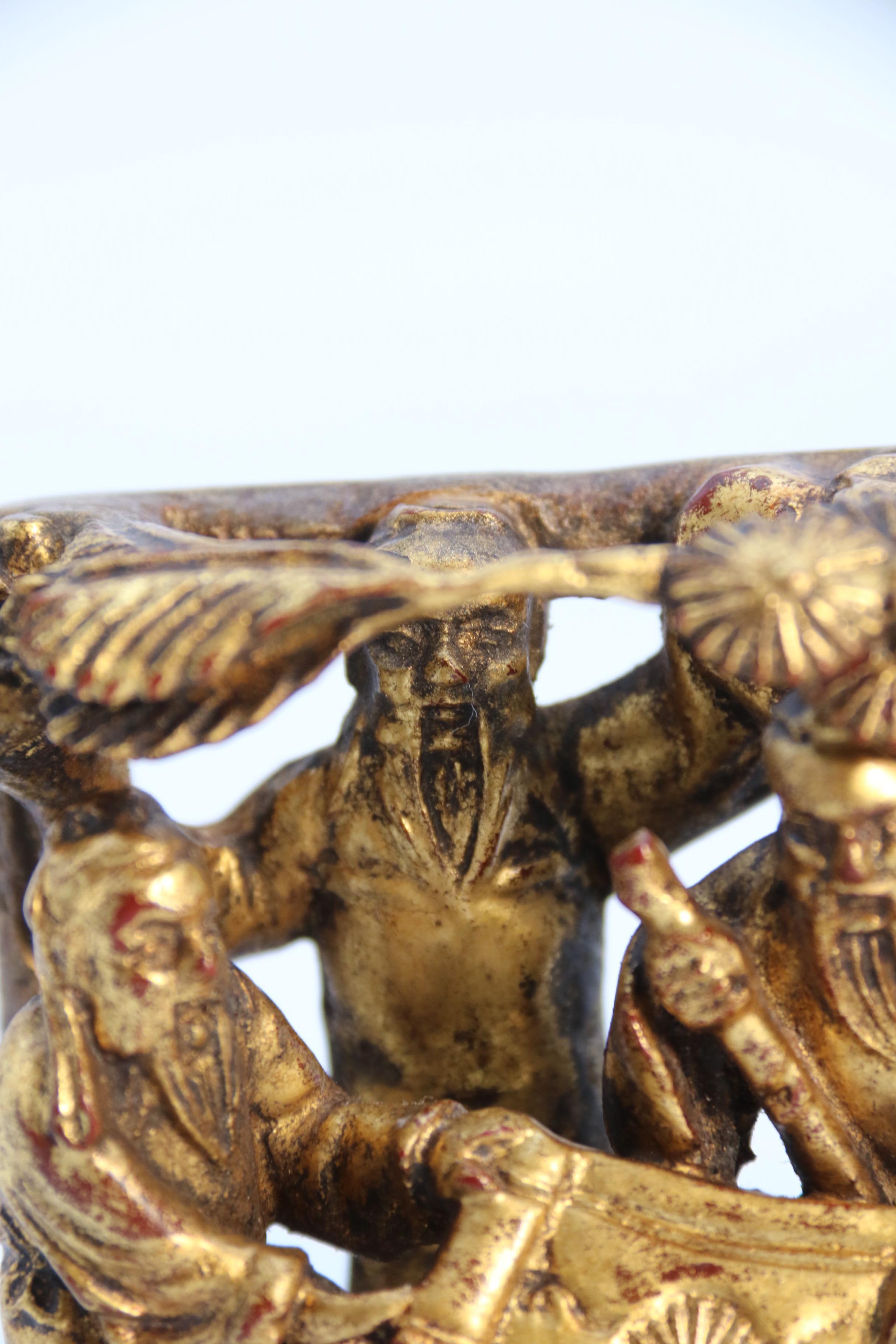A 19th century Chinese miniature carved giltwood figure group circa 1890 For Sale 5