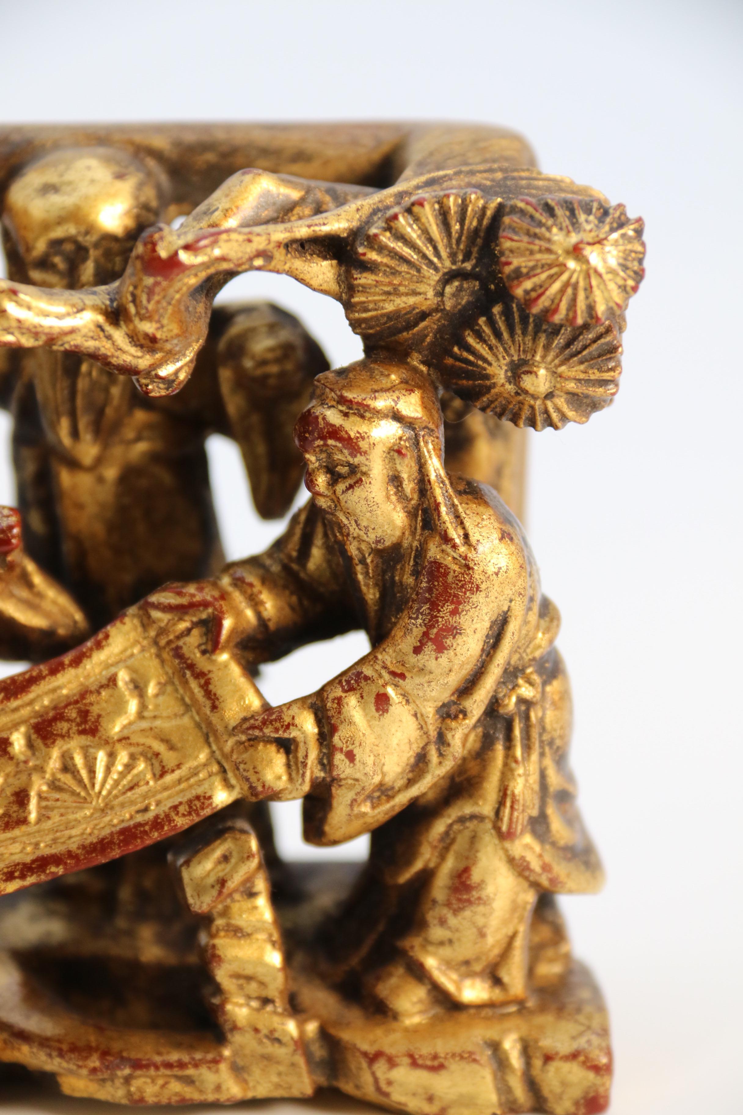 A 19th century Chinese miniature carved giltwood figure group circa 1890 For Sale 8