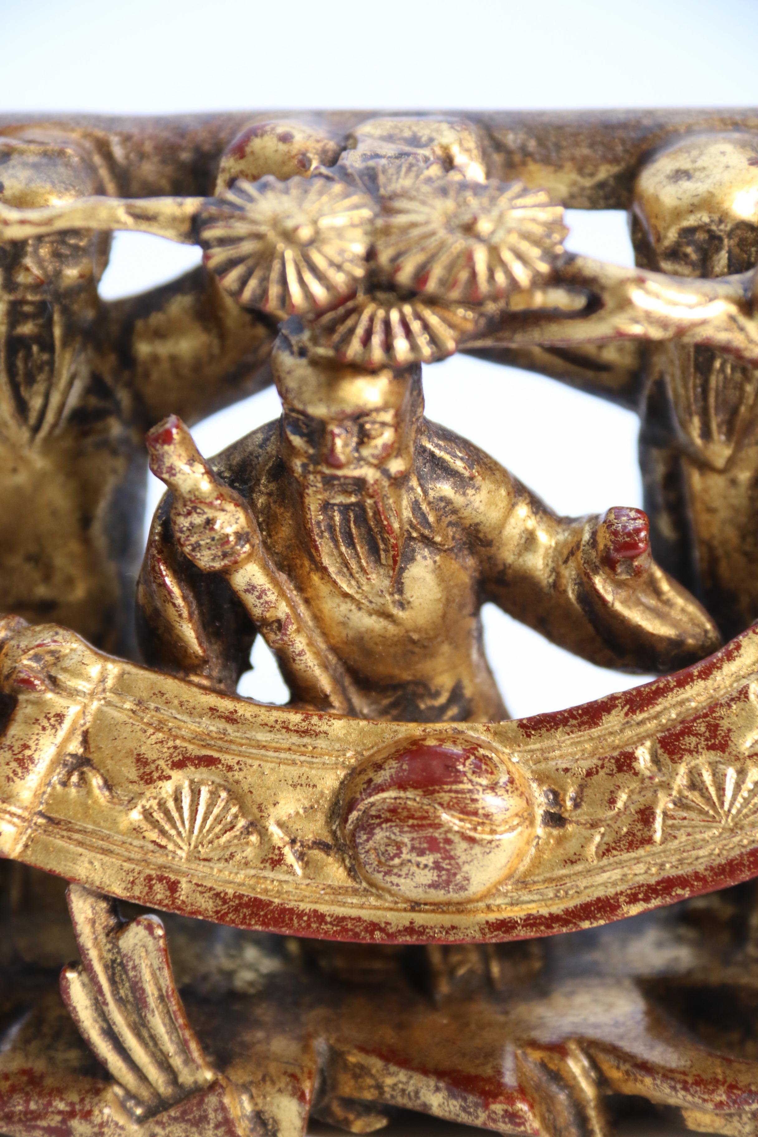 A 19th century Chinese miniature carved giltwood figure group circa 1890 For Sale 10