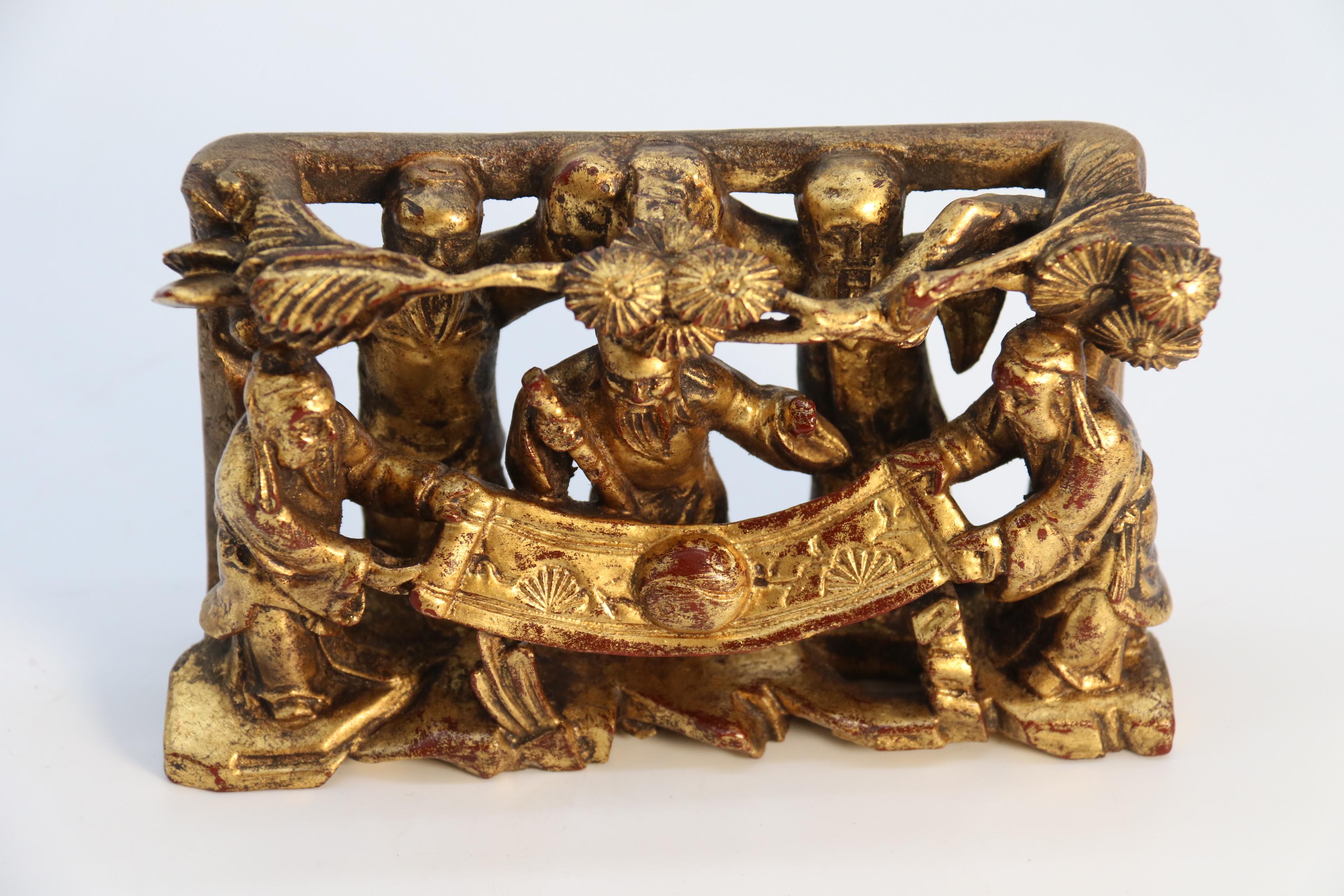 A 19th century Chinese miniature carved giltwood figure group circa 1890 For Sale 12