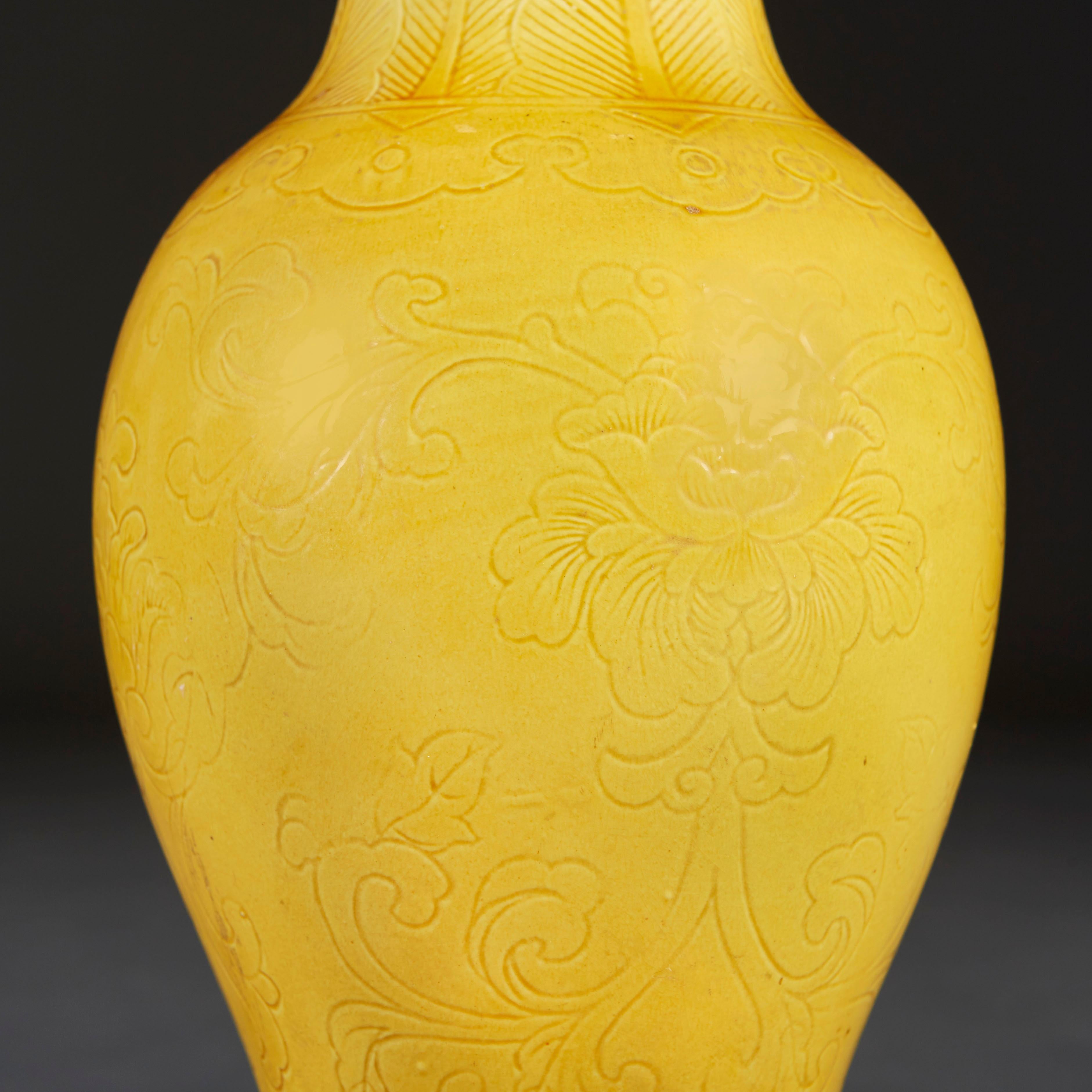 Ceramic 19th Century Chinese Yellow Vase as a Table Lamp with Giltwood Base