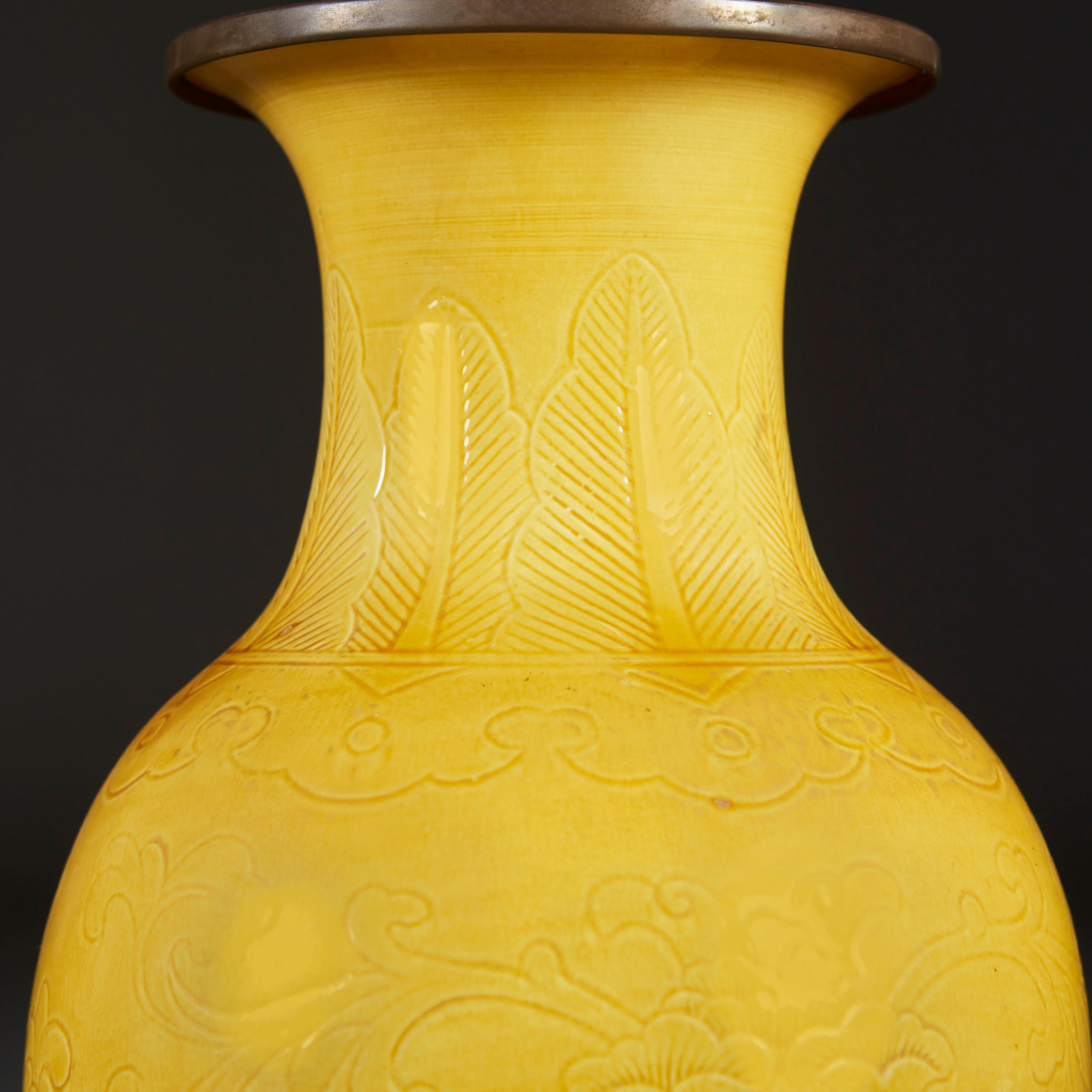 19th Century Chinese Yellow Vase as a Table Lamp with Giltwood Base 1