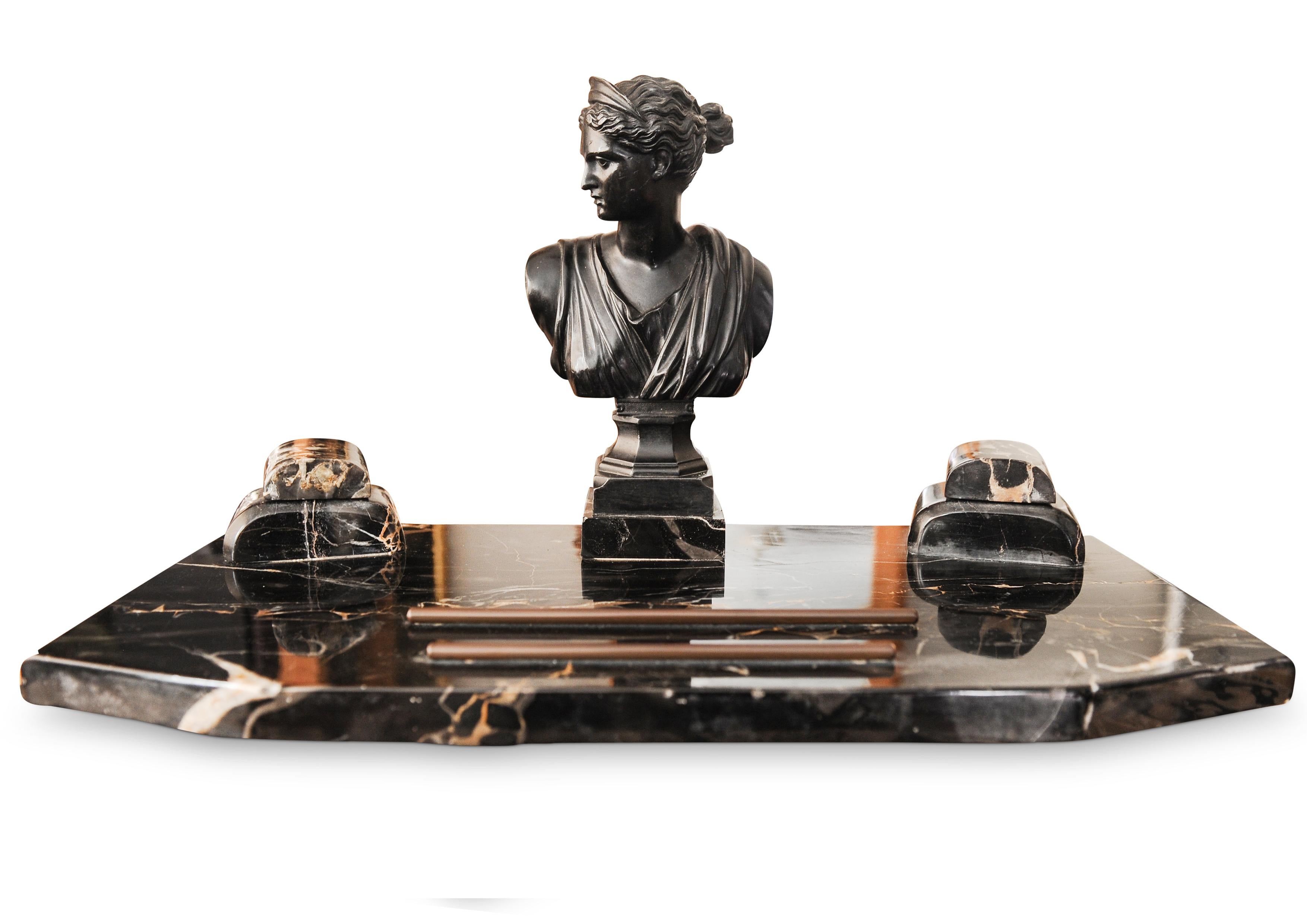 Antikes viktorianisches klassisches dreiteiliges Schreibtisch-Set aus Marmor und Bronze, Grand Tour (19. Jahrhundert) im Angebot