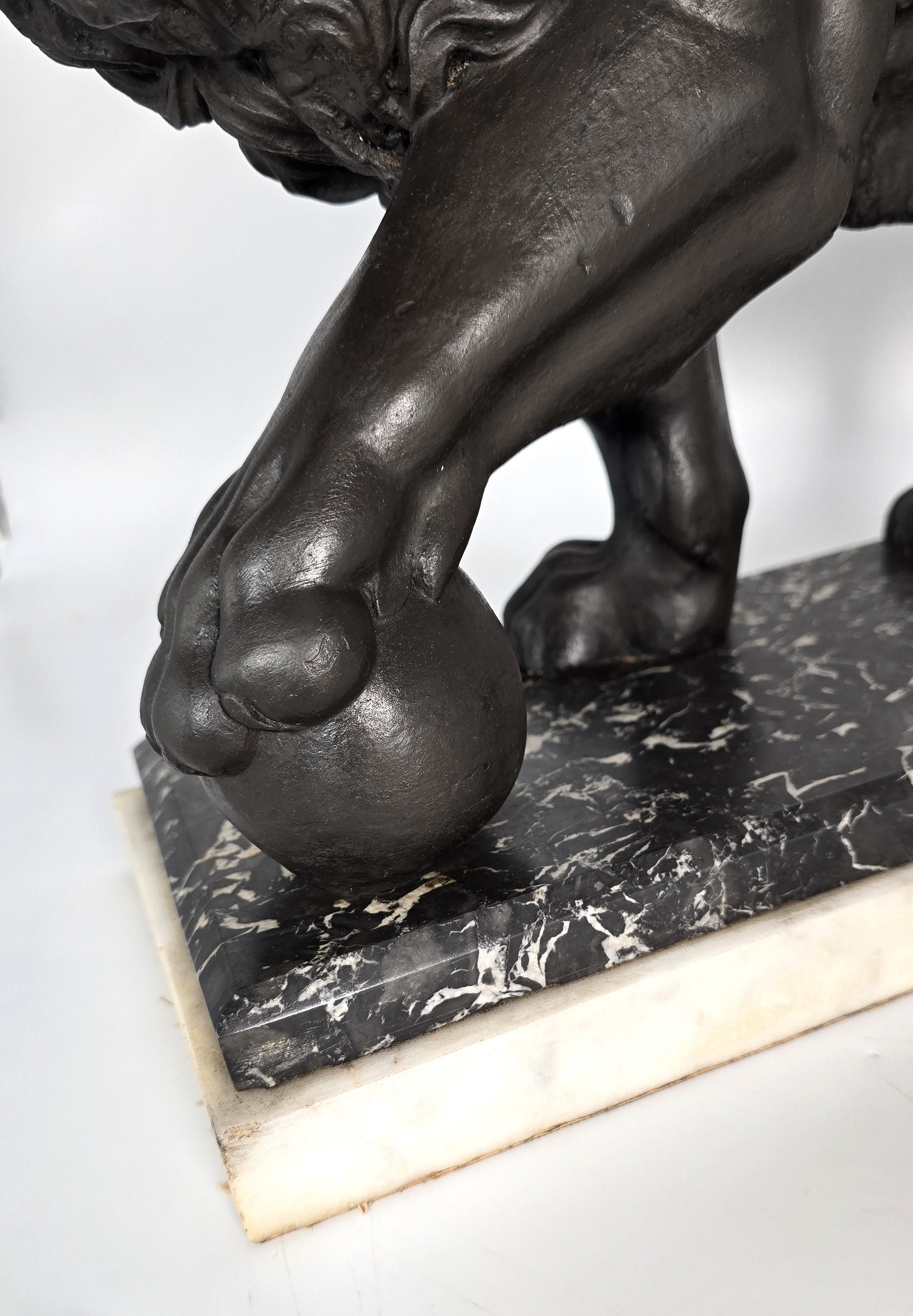 Sculpture classique du XIXe siècle représentant un lion de Médicis, anglaise vers 1850 en vente 4