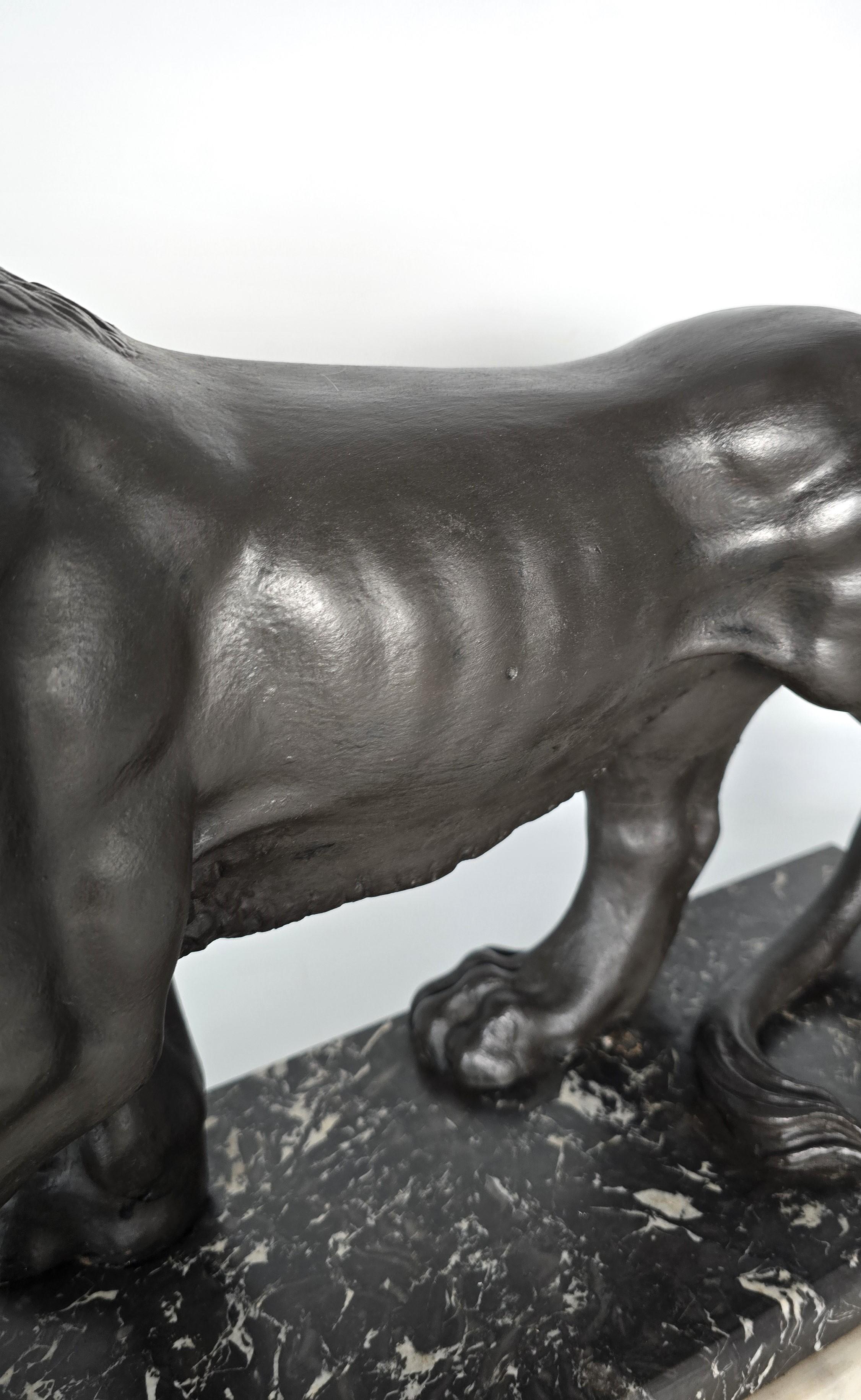 Sculpture classique du XIXe siècle représentant un lion de Médicis, anglaise vers 1850 en vente 5