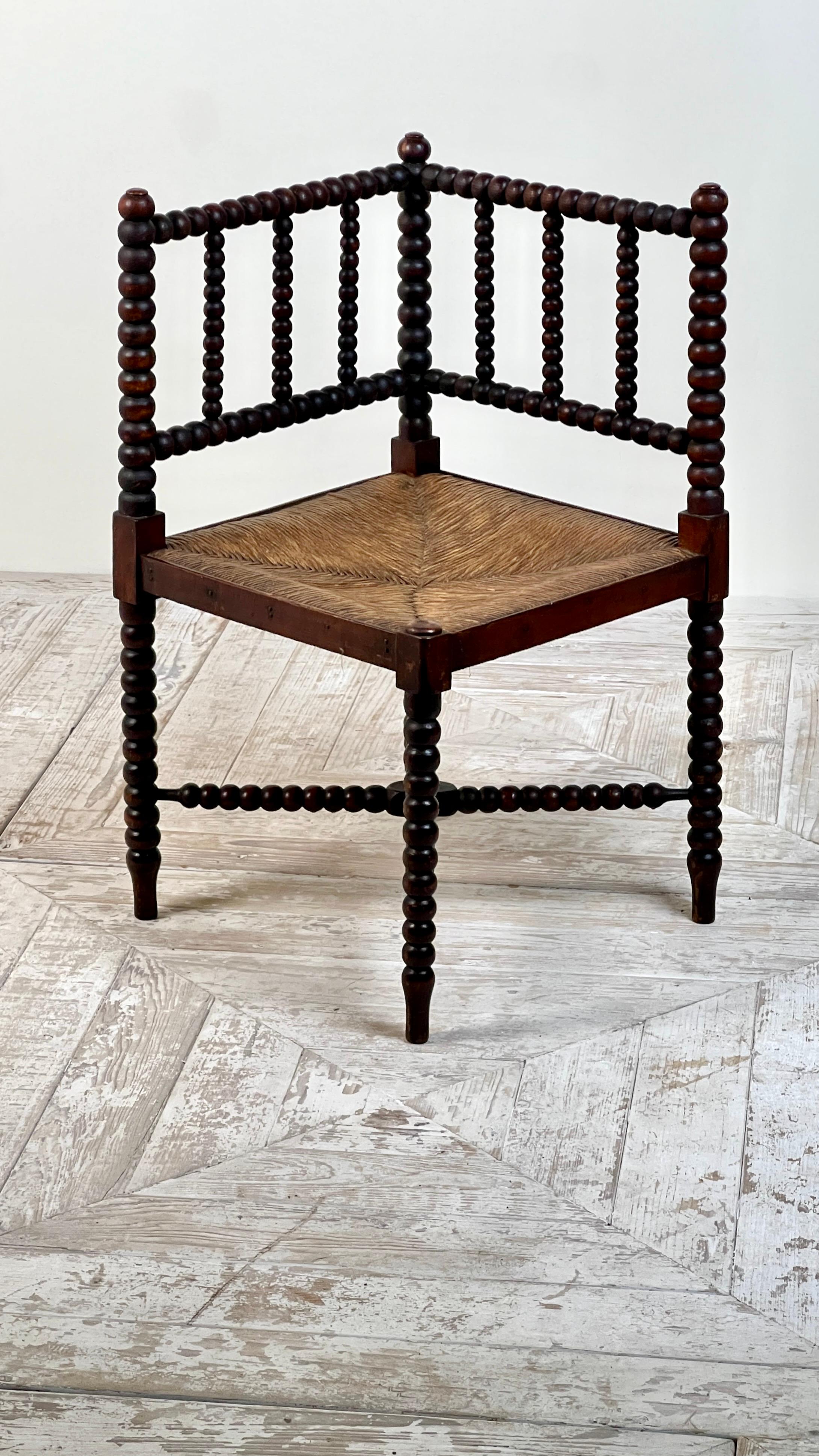 A 19th Century Corner Bobbin Chair With Rush Seat In Good Condition In London, GB
