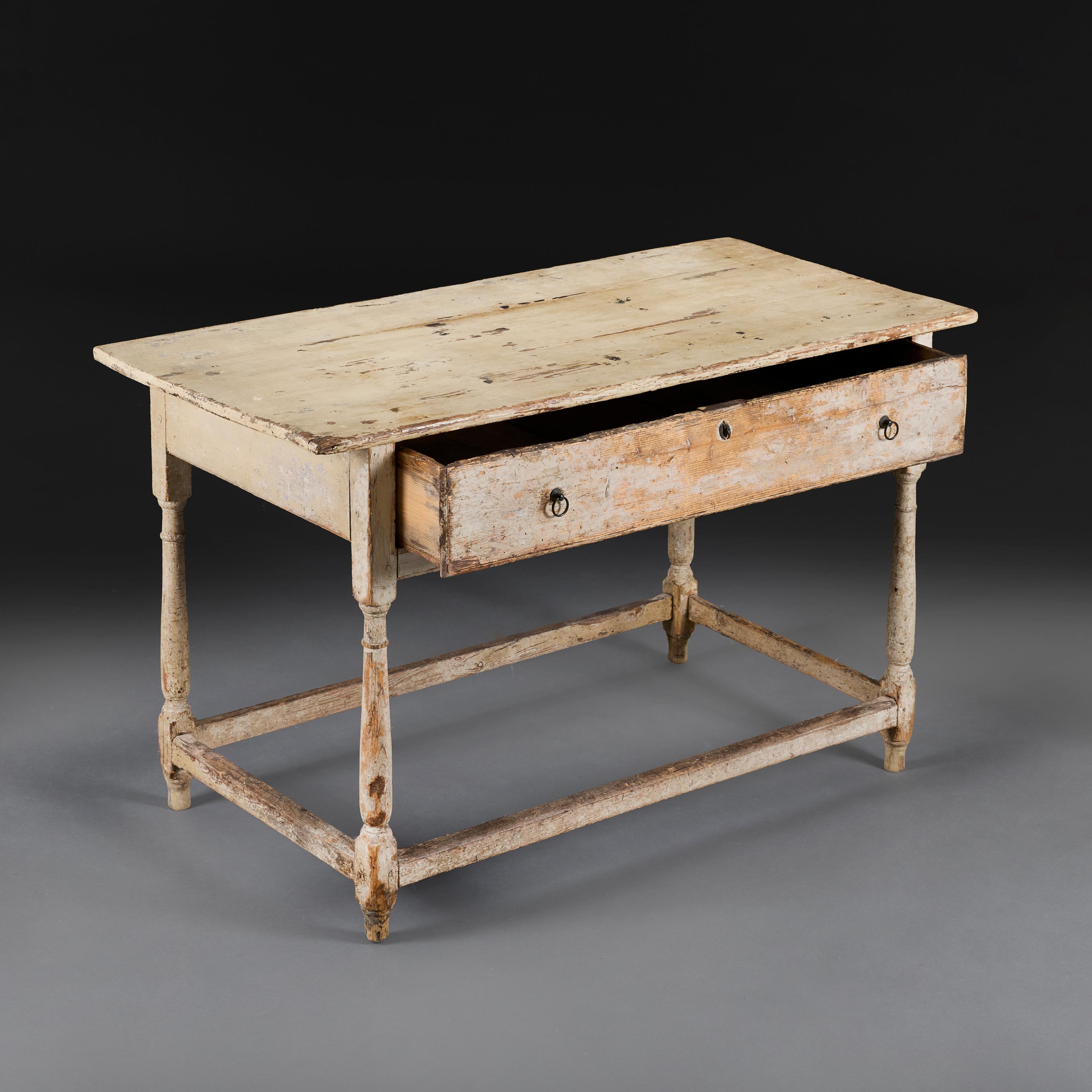 Mesa de salón de campo del siglo XIX pintada en color crema en Bueno estado para la venta en London, GB