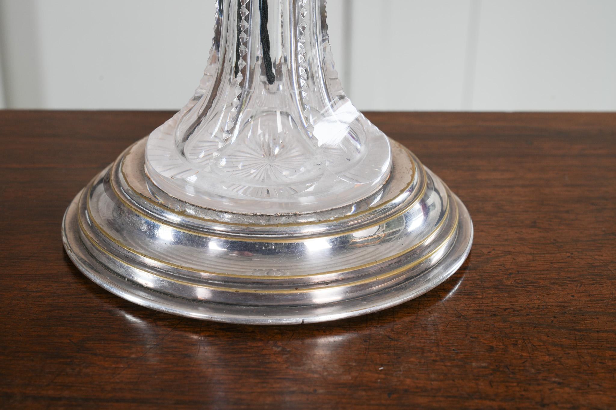 Verre taillé Lampe de table en verre taillé du XIXe siècle en vente