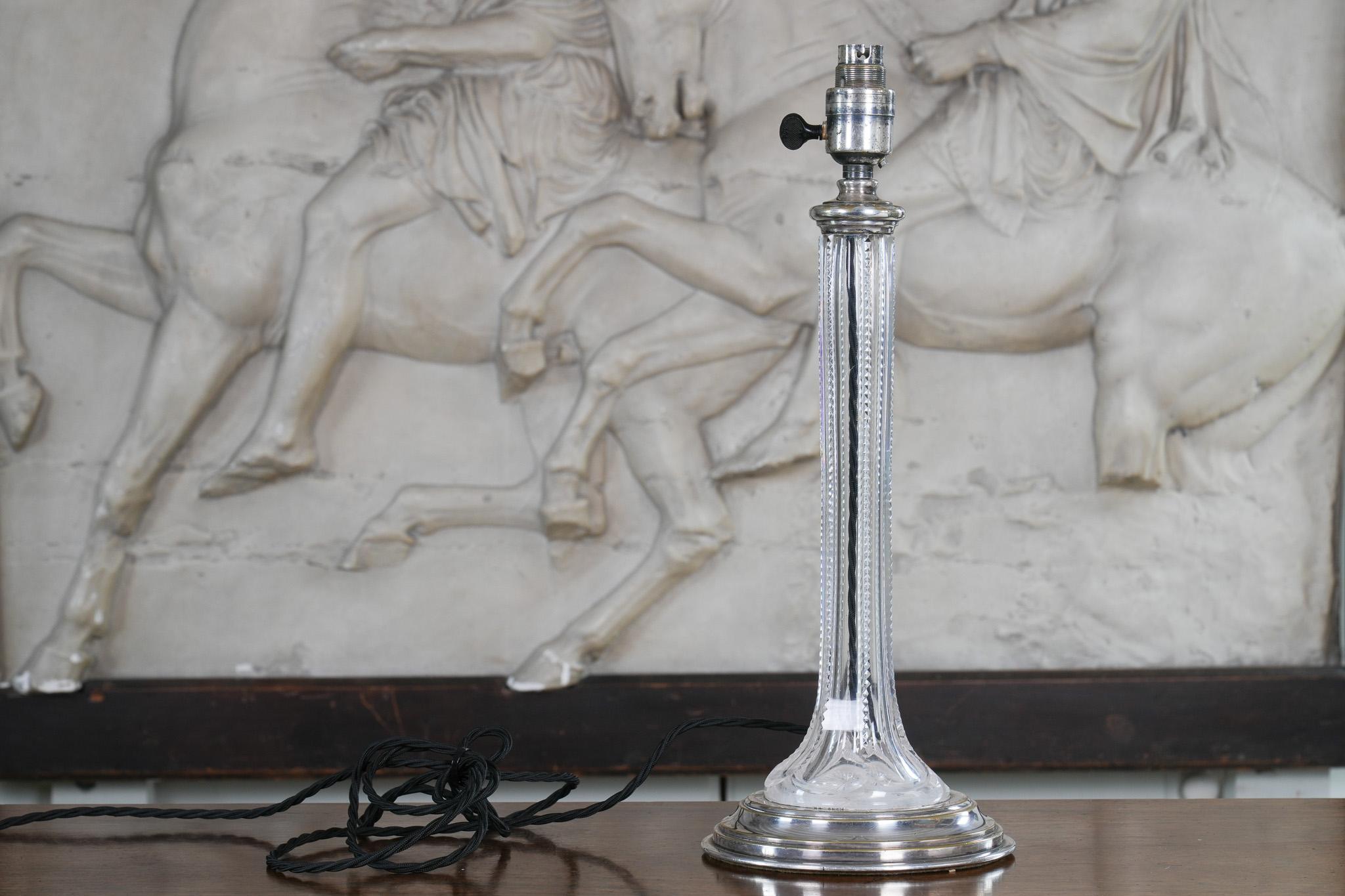 Lampe de table en verre taillé du XIXe siècle en vente 1