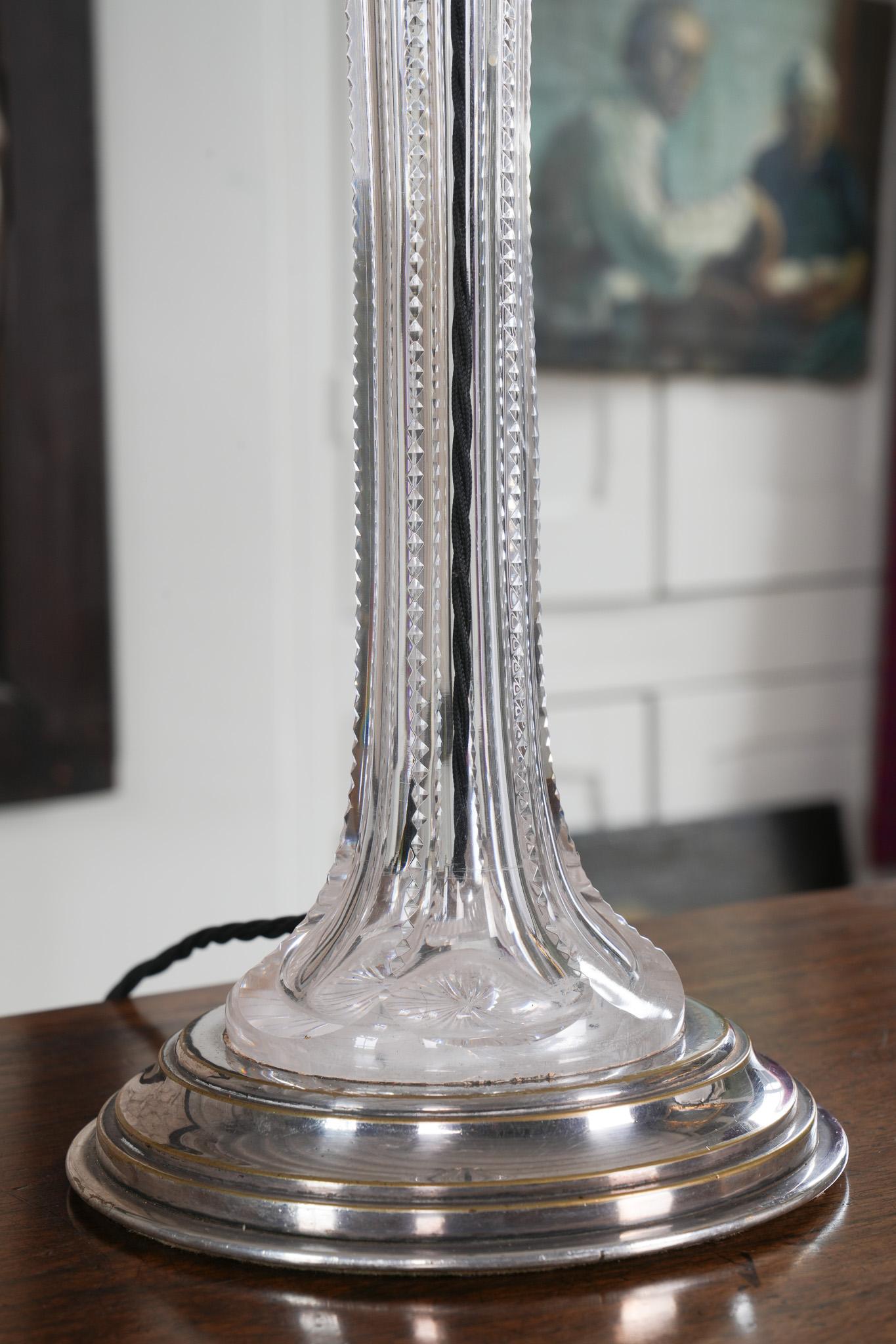 Lampe de table en verre taillé du XIXe siècle en vente 3