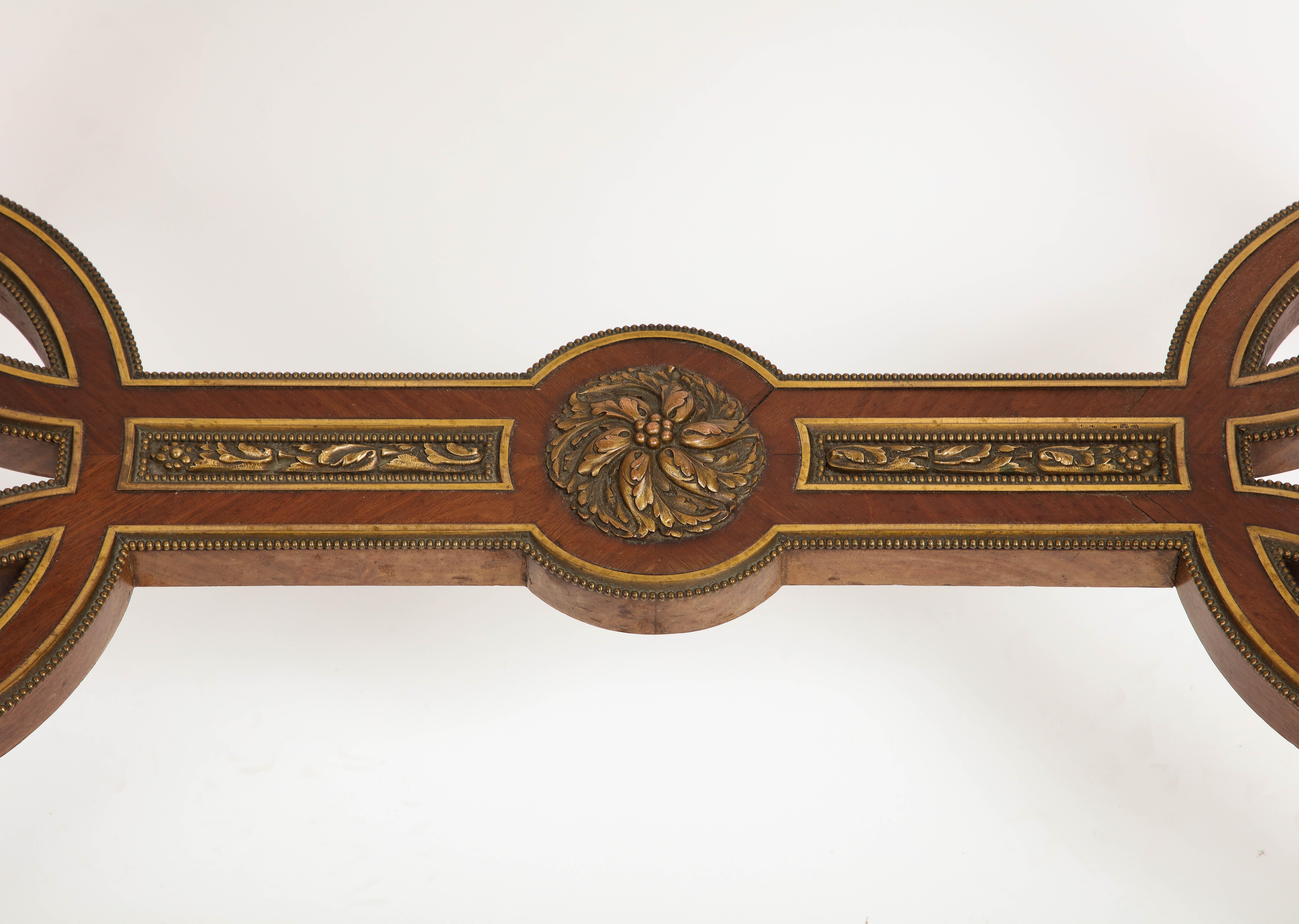 Dore-Bronze- und Sèvres-Porzellan-Kabinett aus dem 19. im Angebot 11