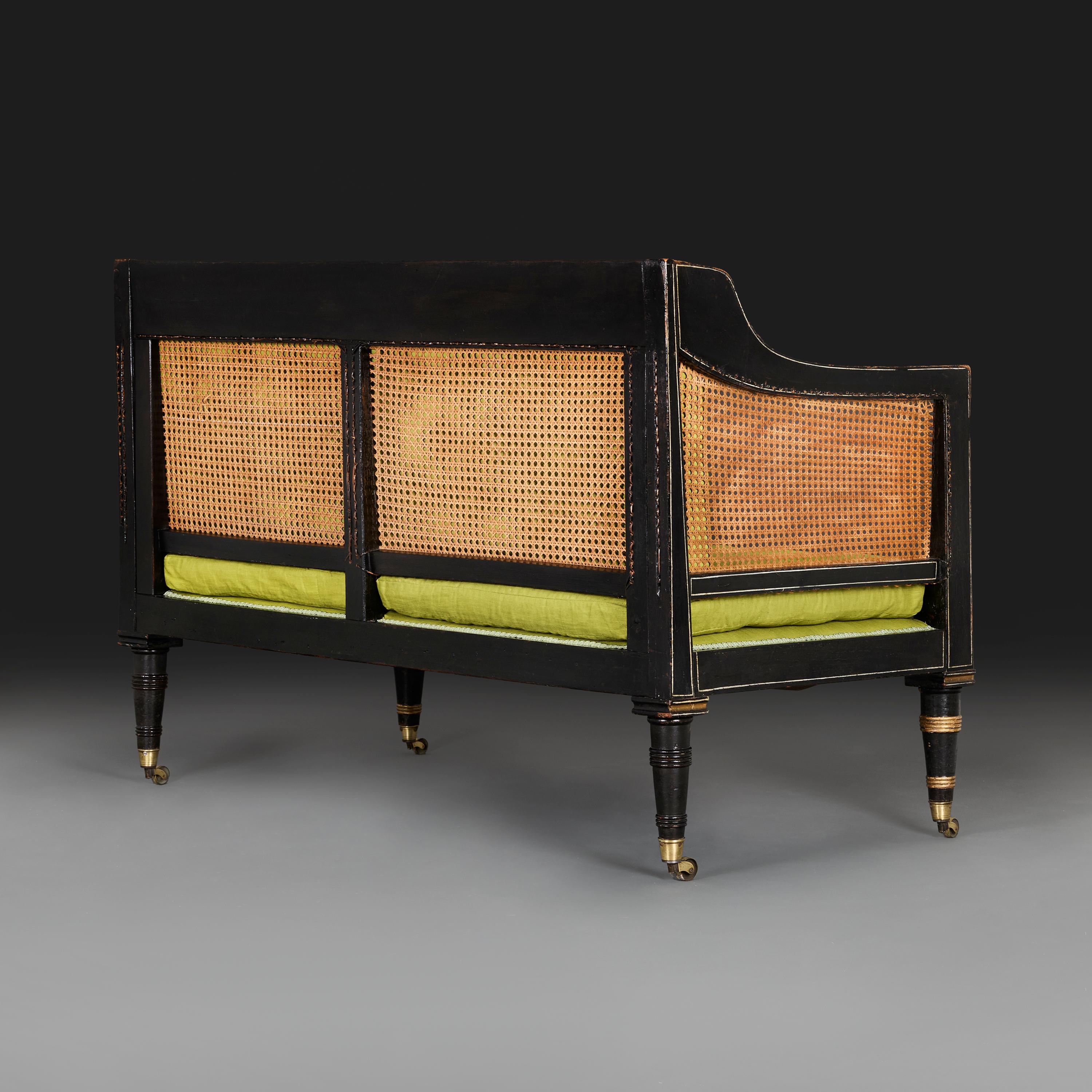 Canapé de style Régence en canne et en bois d'ébène du 19ème siècle Bon état - En vente à London, GB