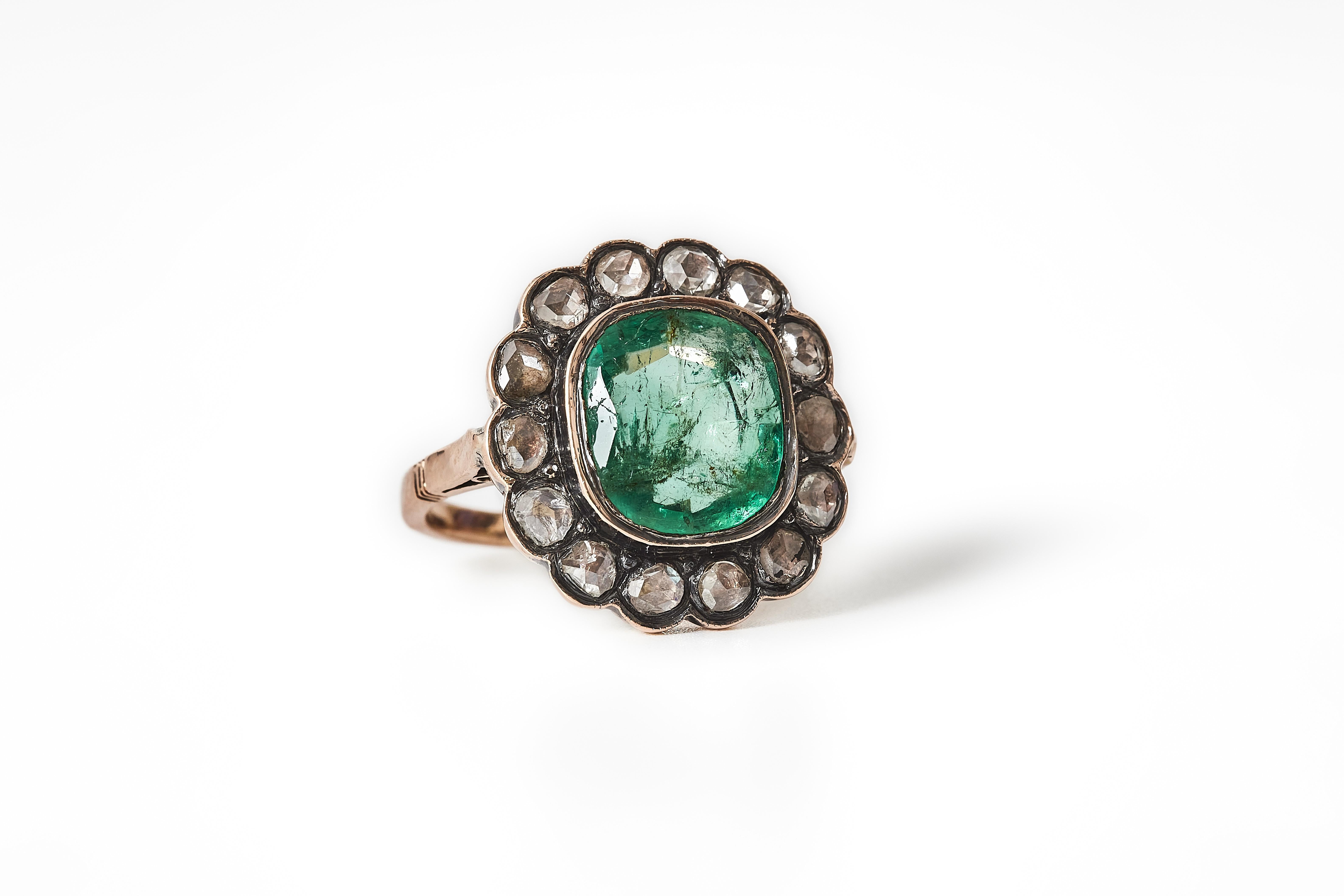 A 19th Century emerald and diamond dress ring, second half of the 19th century. In Good Condition For Sale In Malmö, Skåne län