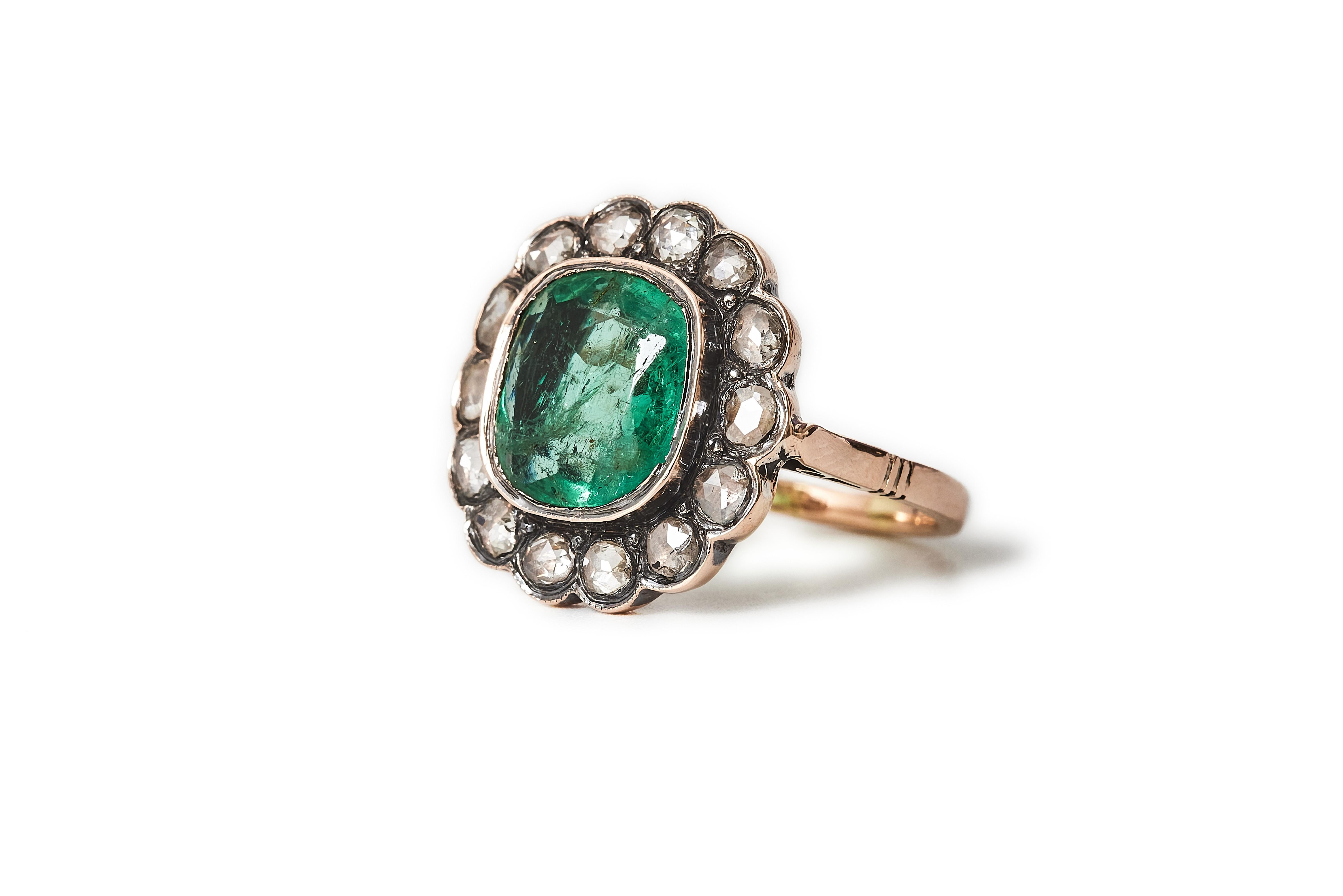 A 19th Century emerald and diamond dress ring, second half of the 19th century. For Sale 1