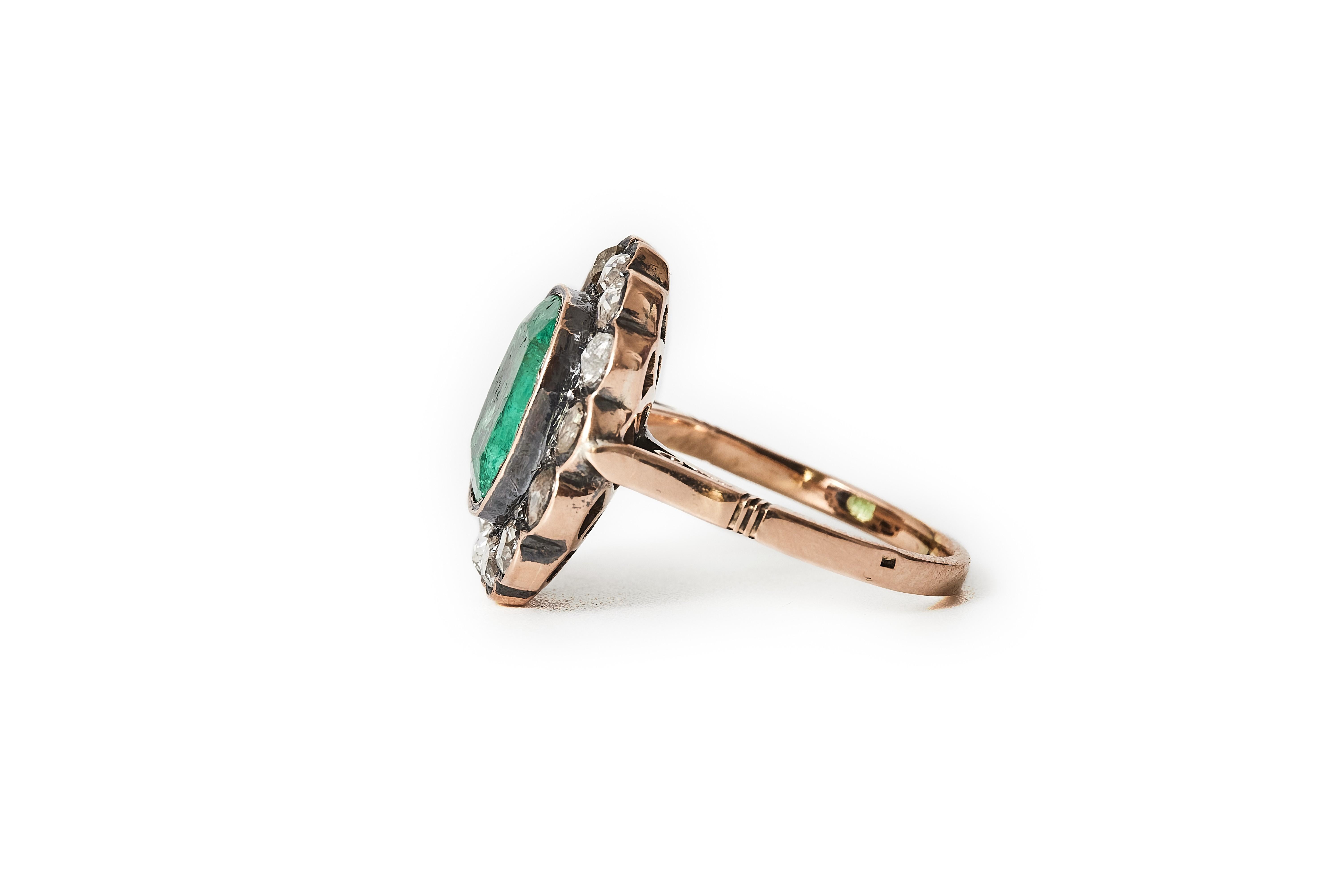 A 19th Century emerald and diamond dress ring, second half of the 19th century. For Sale 3